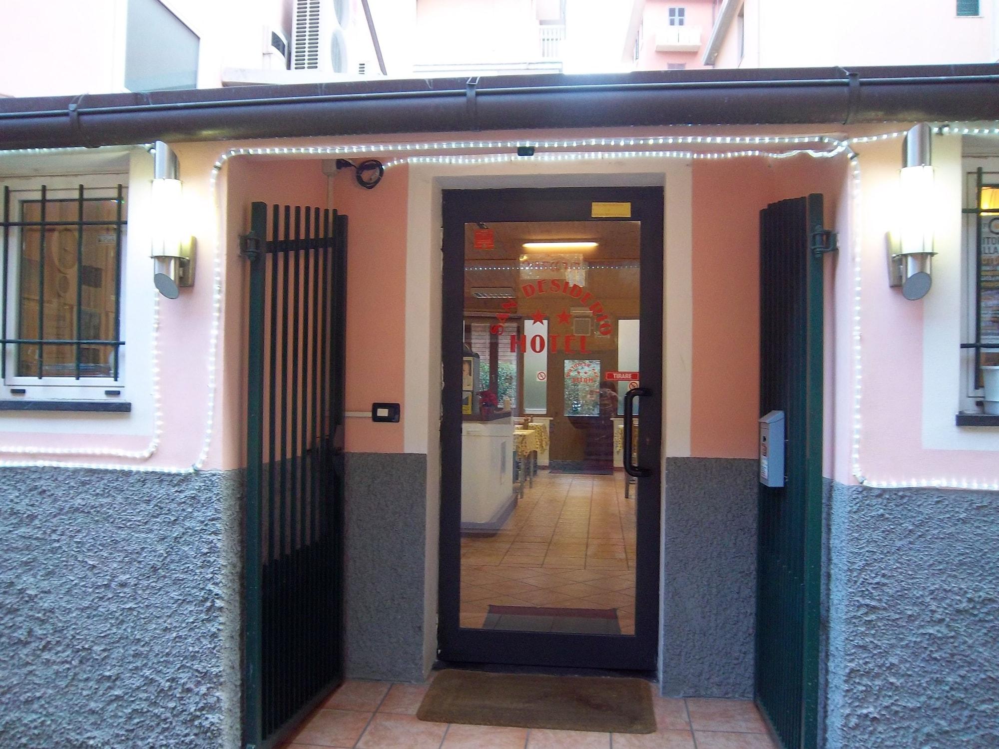 Vista Exterior Hotel San Desiderio