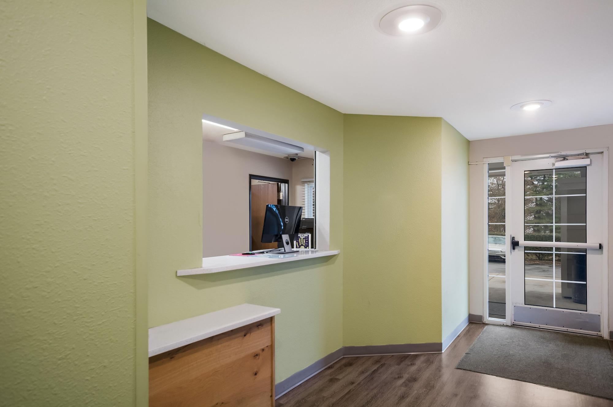 Vista Lobby WoodSpring Suites Lexington