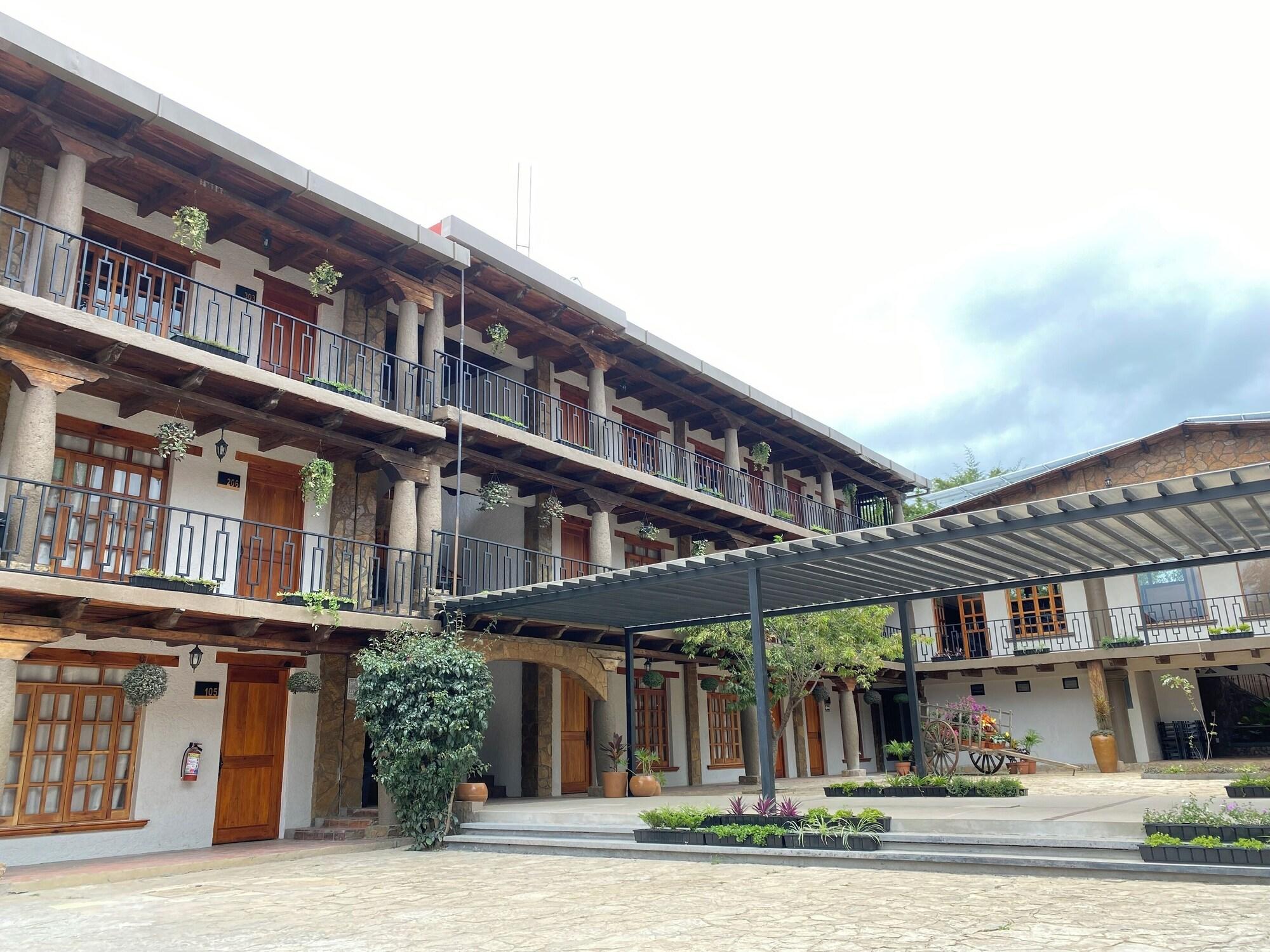 Varios Hotel Mukul Na