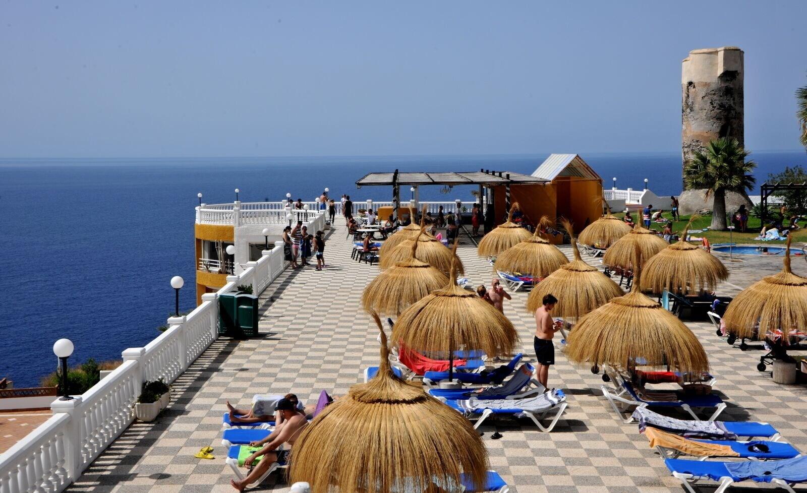 Instalaciones Recreativas Hotel Salobreña Suites