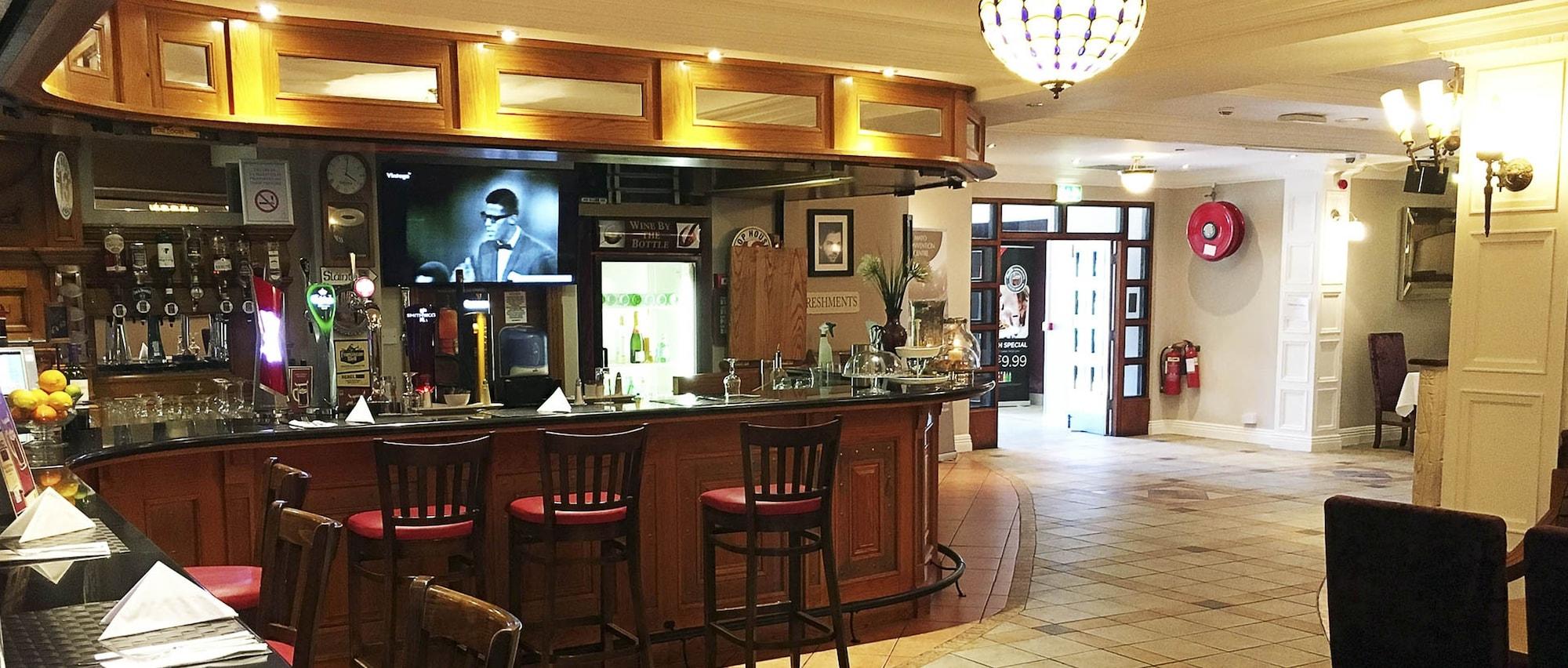 Bar/Salón TF Royal Hotel