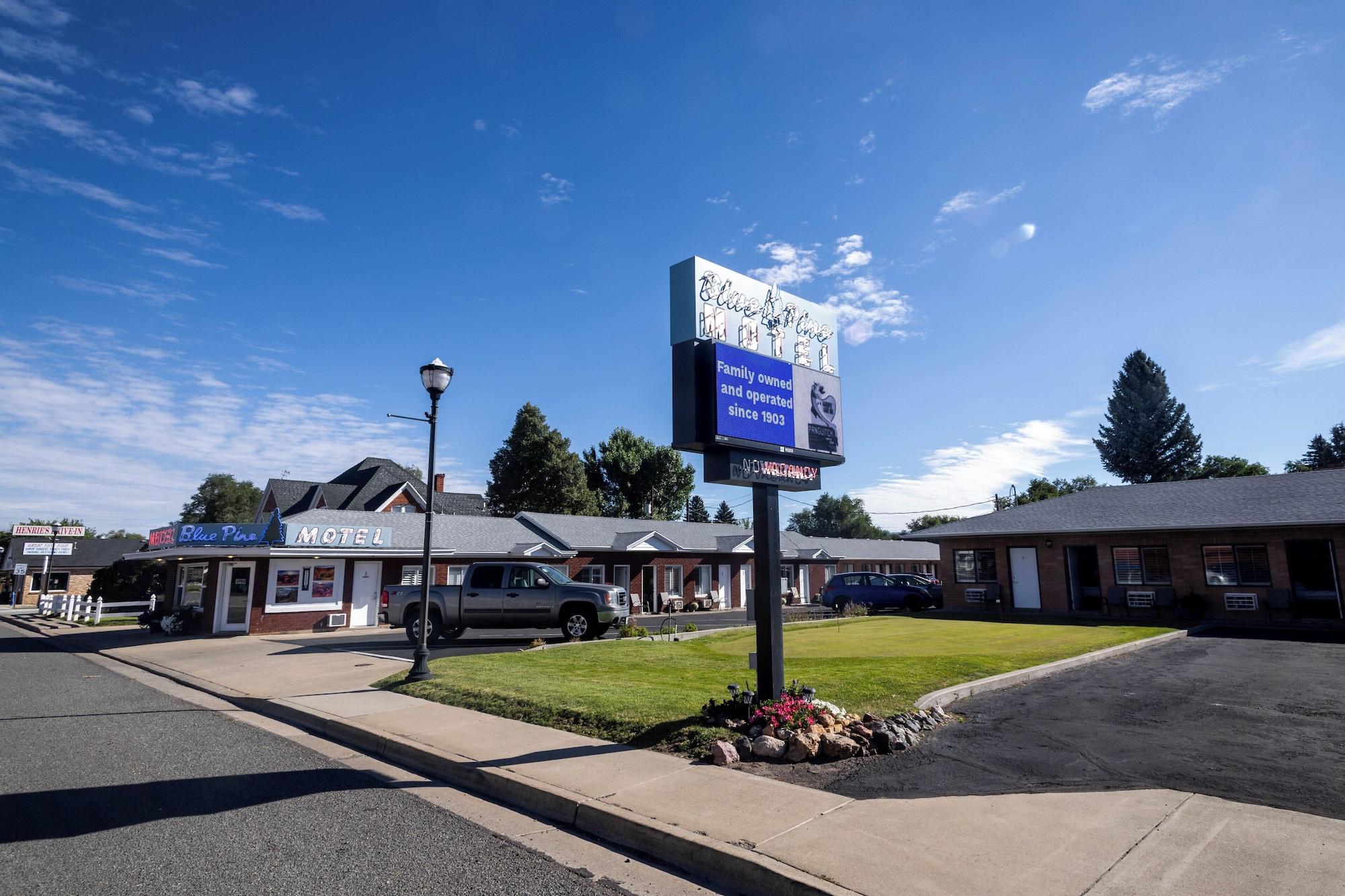 Vista Exterior Blue Pine Motel