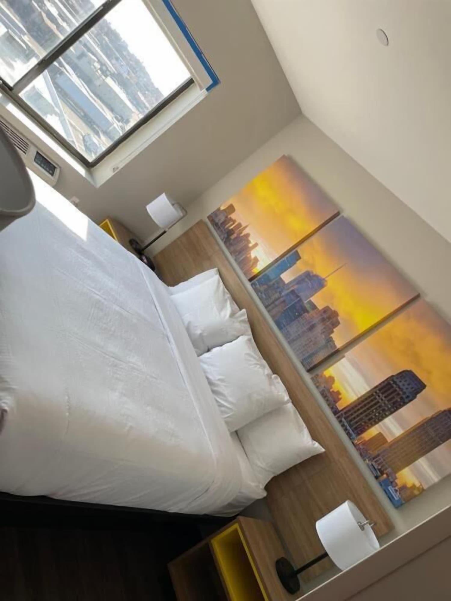 Equipamiento de Habitación Days Inn & Suites by Wyndham Jamaica JFK Airport