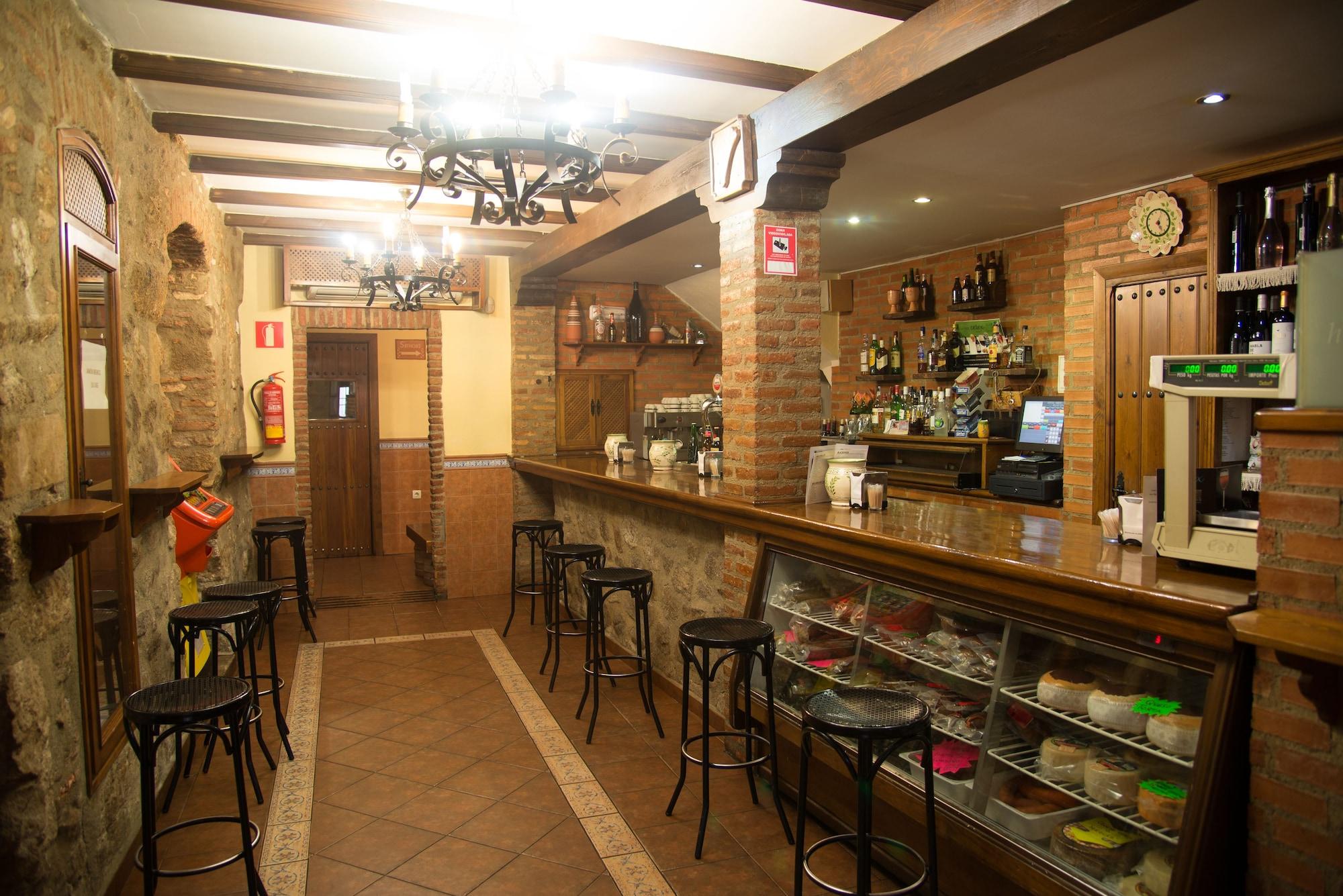 Bar/Salón Hostal Hueso