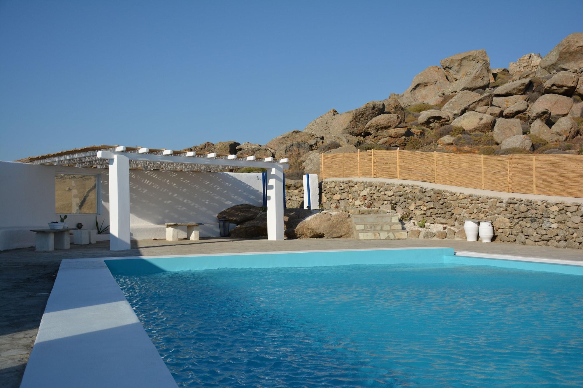 Vista da piscina Mykonos Supreme Comfort Suites