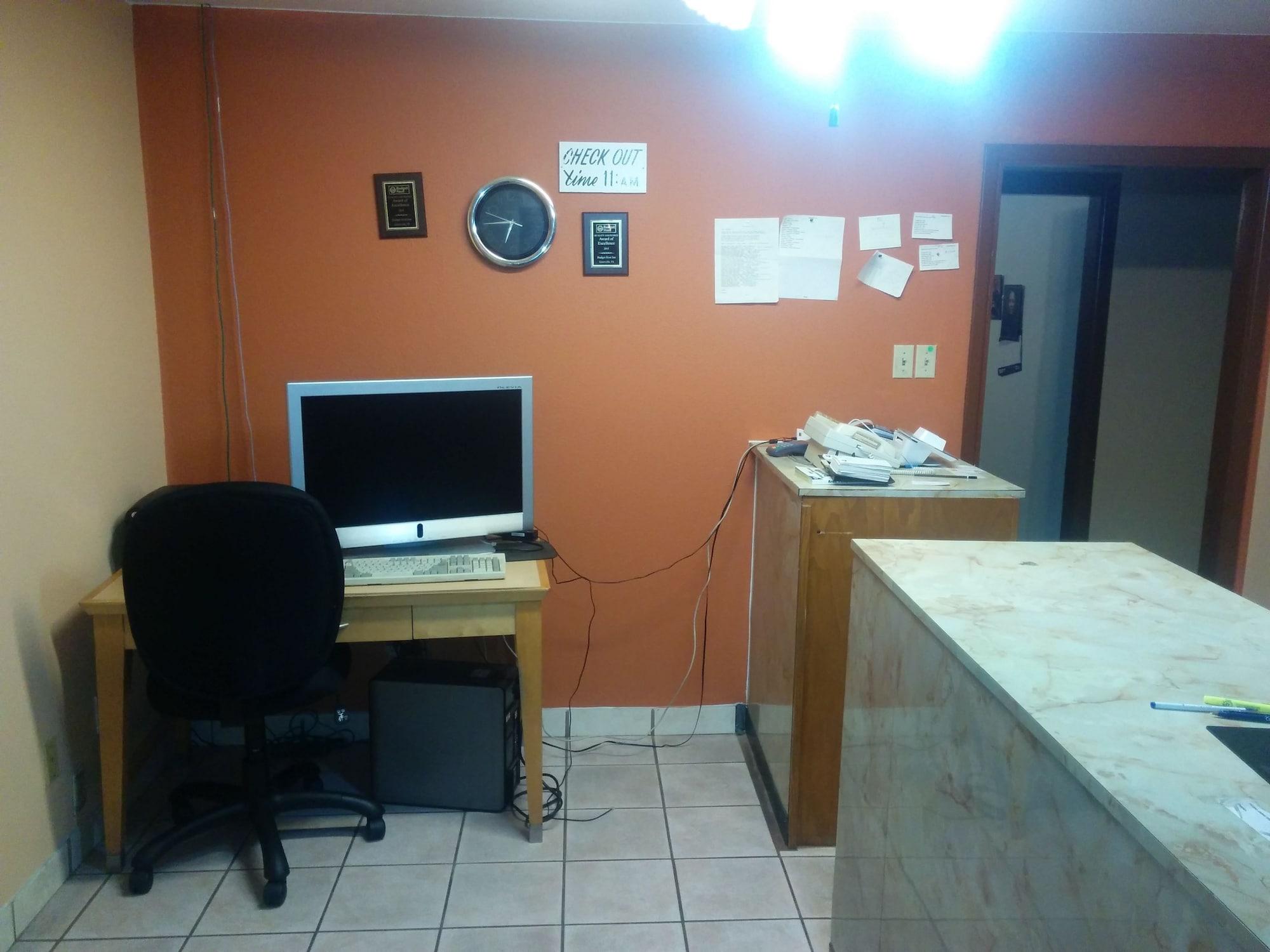 Vista Lobby Budget Host Motel Gainesville