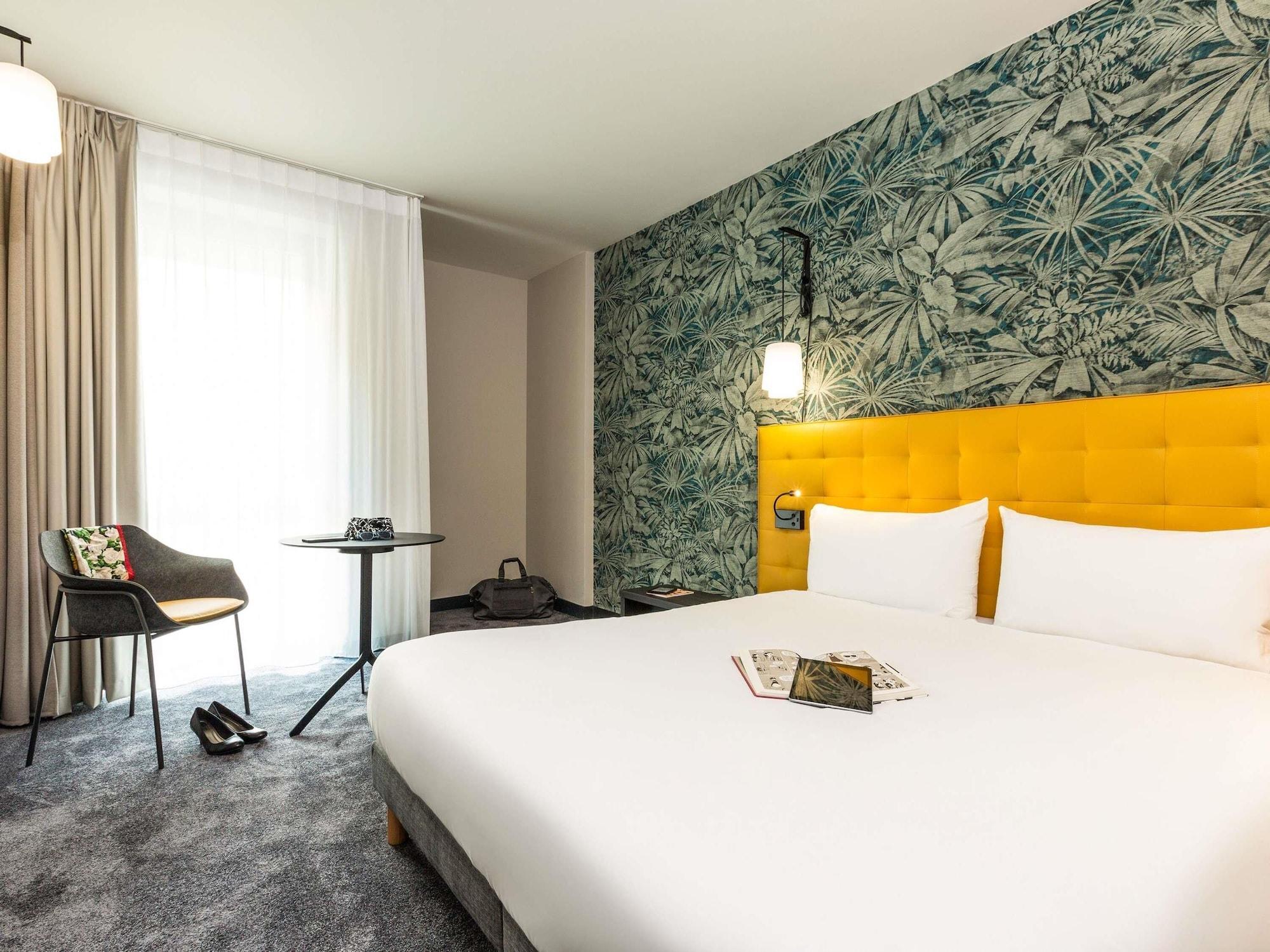 Varios ibis Styles Puteaux Paris La Defense