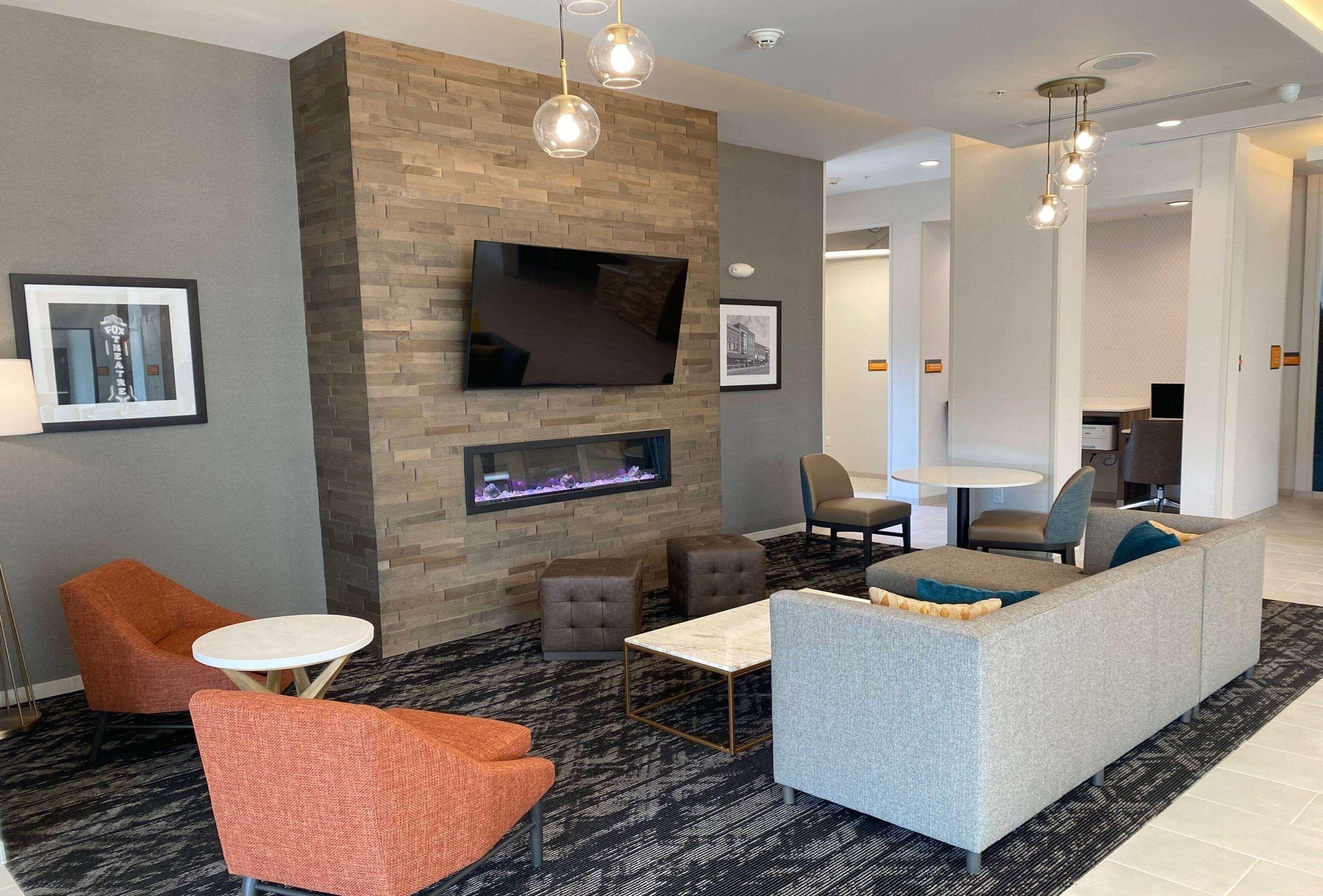 Vista Lobby La Quinta Inn & Suites By Wyndham Centralia