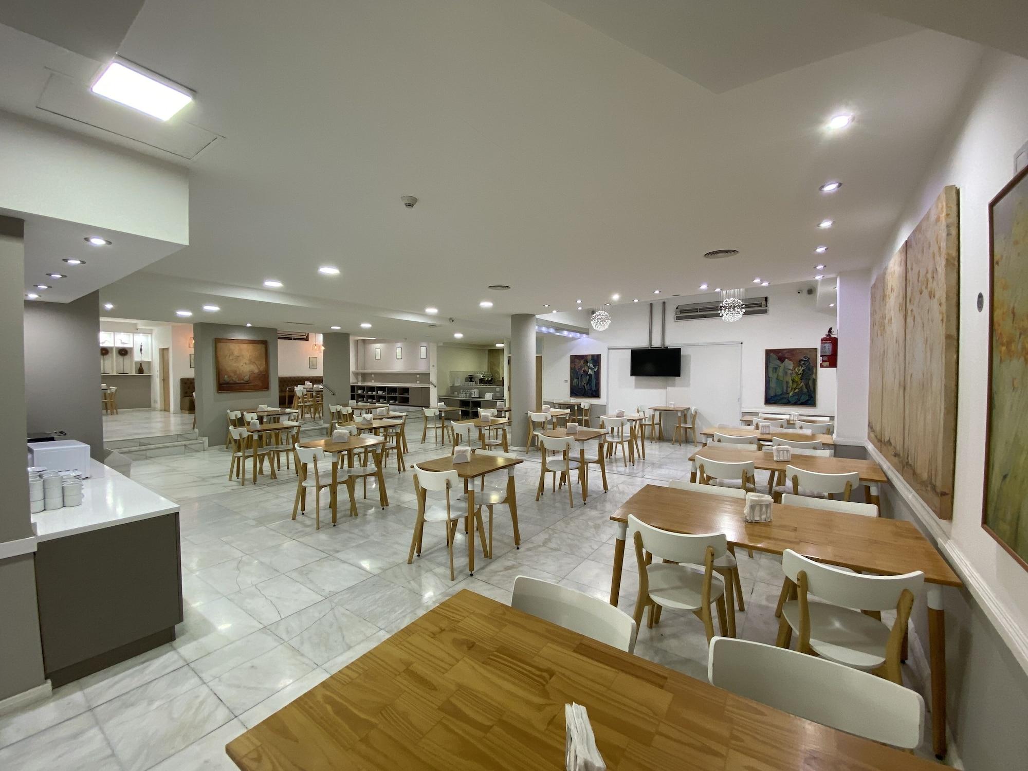 Restaurant Howard Johnson by Wyndham Rosario