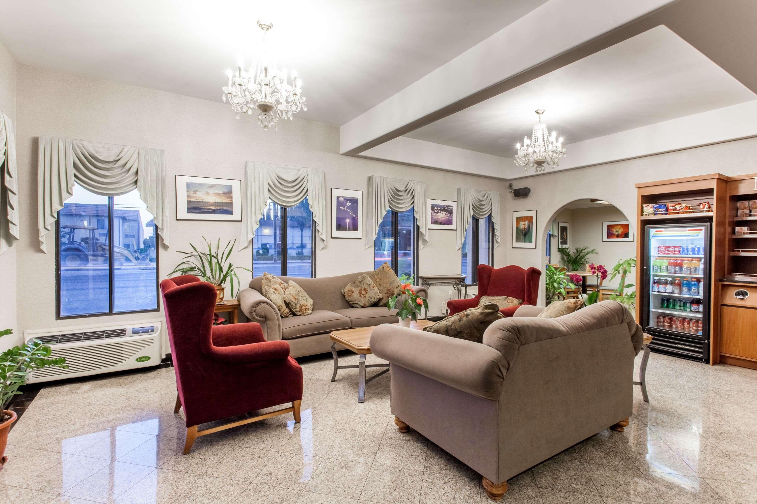 Vista Lobby Days Inn by Wyndham Anaheim Near the Park