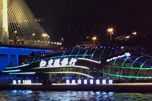 Actividad - Crucero nocturno por el río de las Perlas + Cena en el Revolving Restaurant