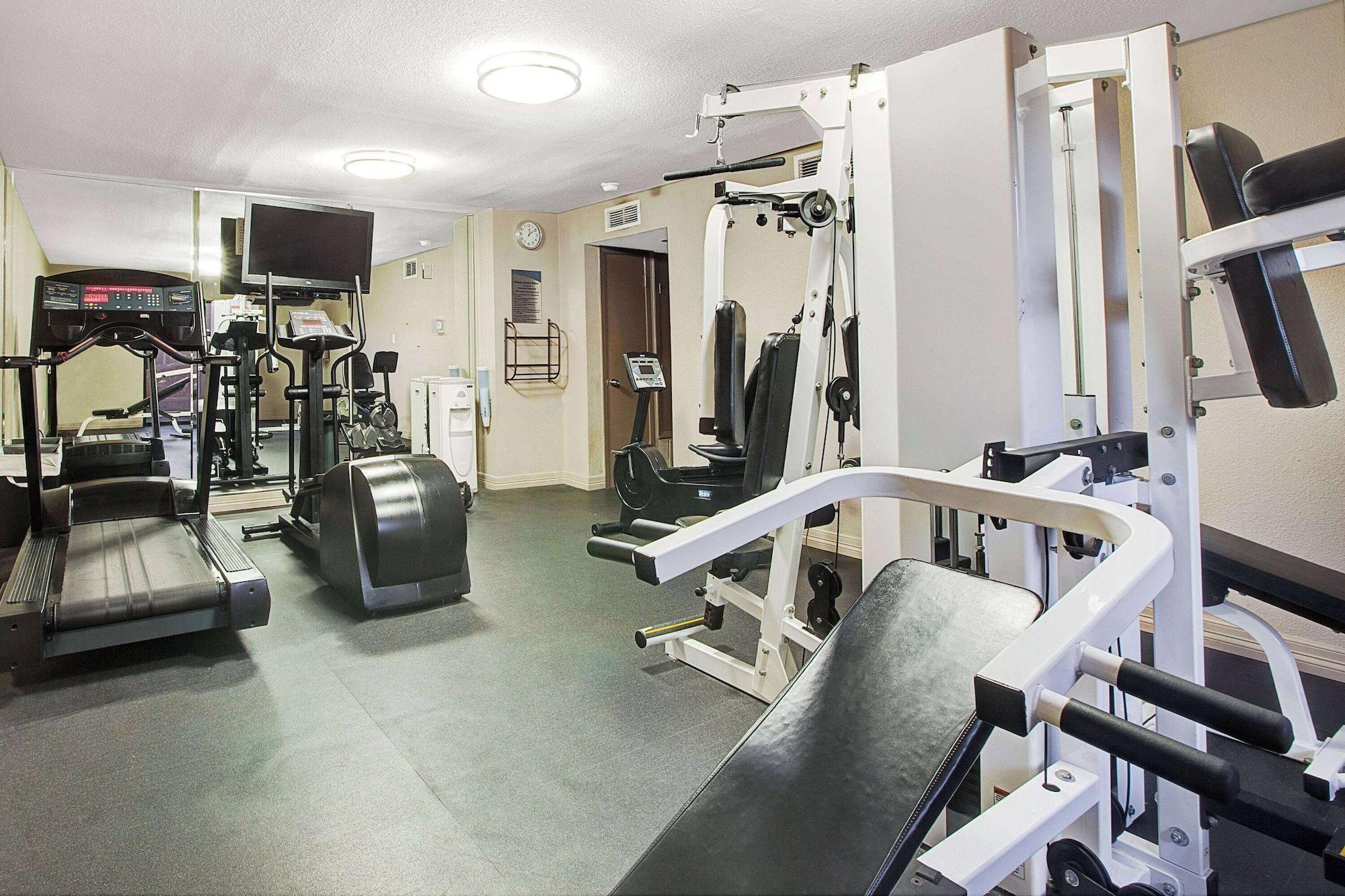 Gimnasio Ramada by Wyndham Houston Intercontinental Airport South