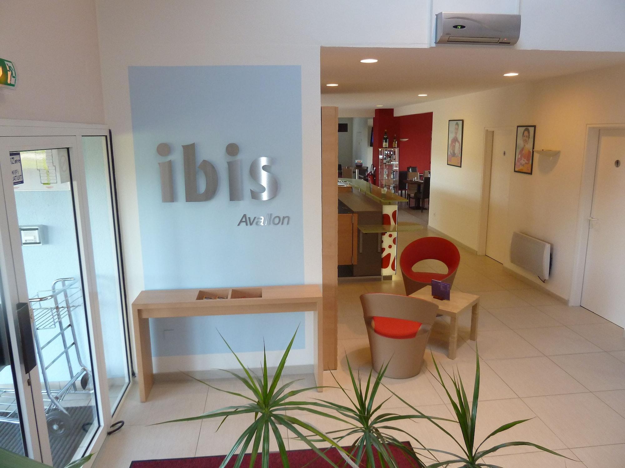 Vista Lobby Hotel ibis Avallon