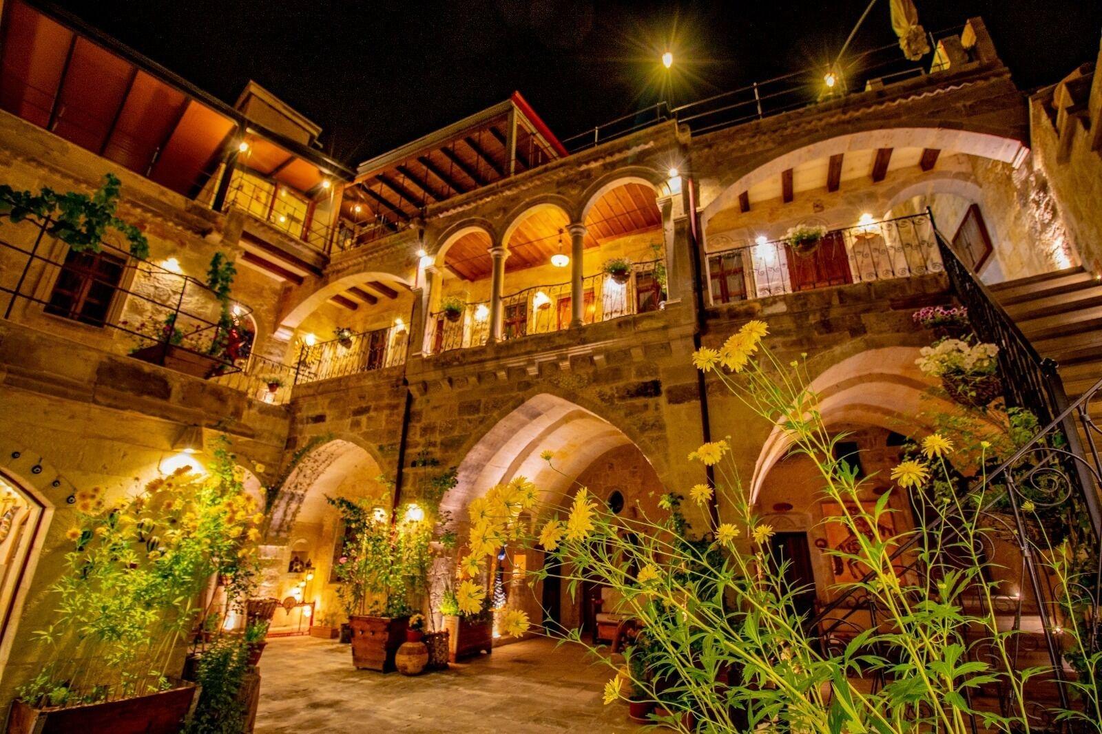 Varios Aren Cave Hotel