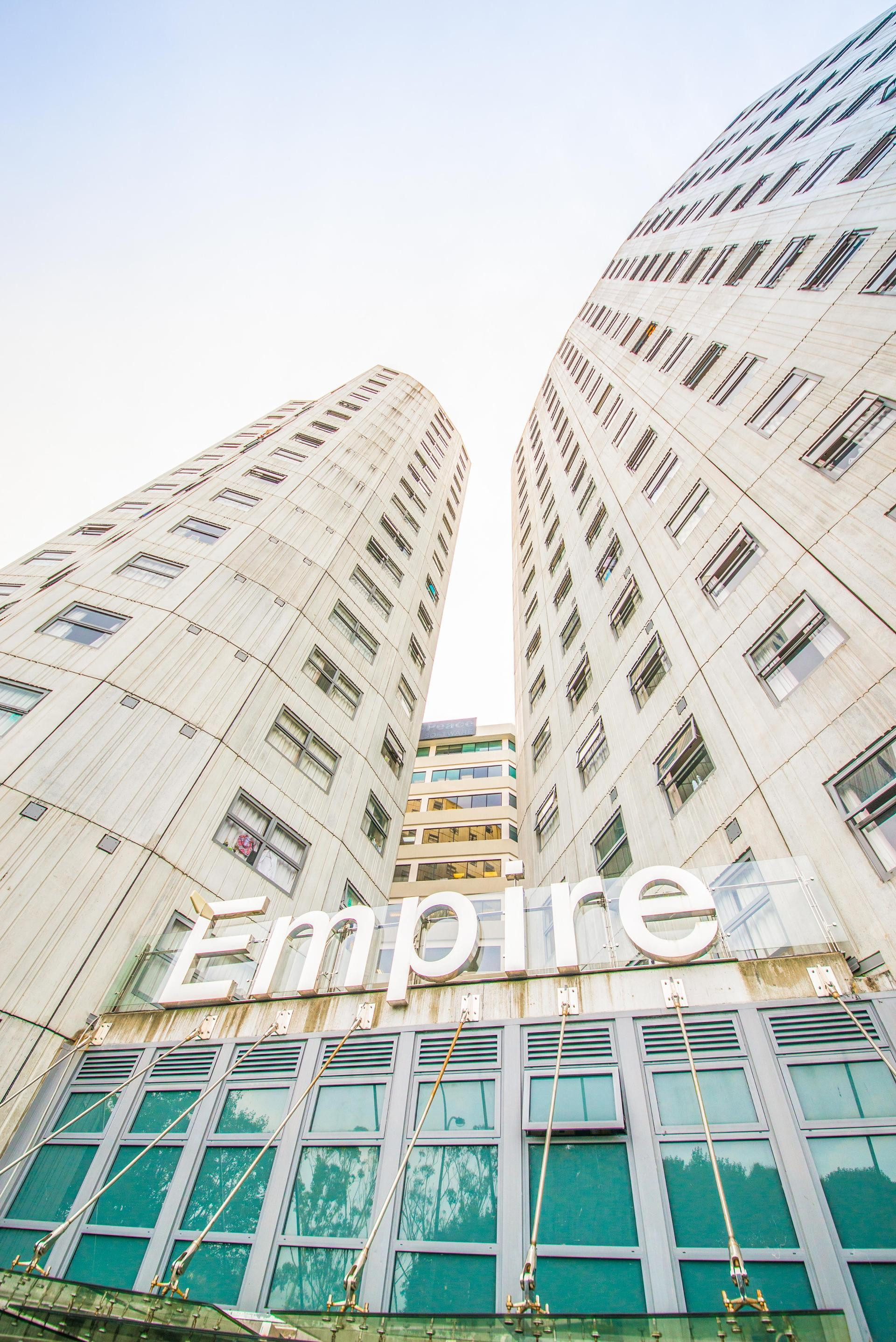 Vista Exterior Empire Apartments