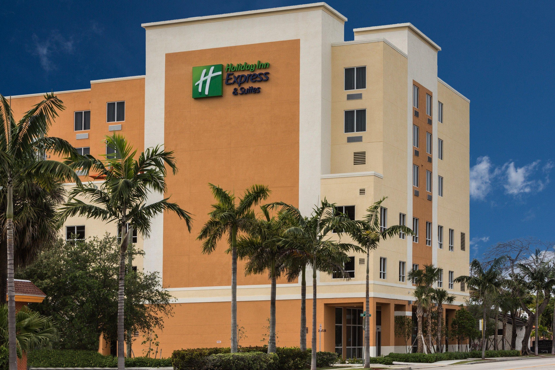 Vista Exterior Holiday Inn Express & Suites Fort Lauderdale Airport South by IHG