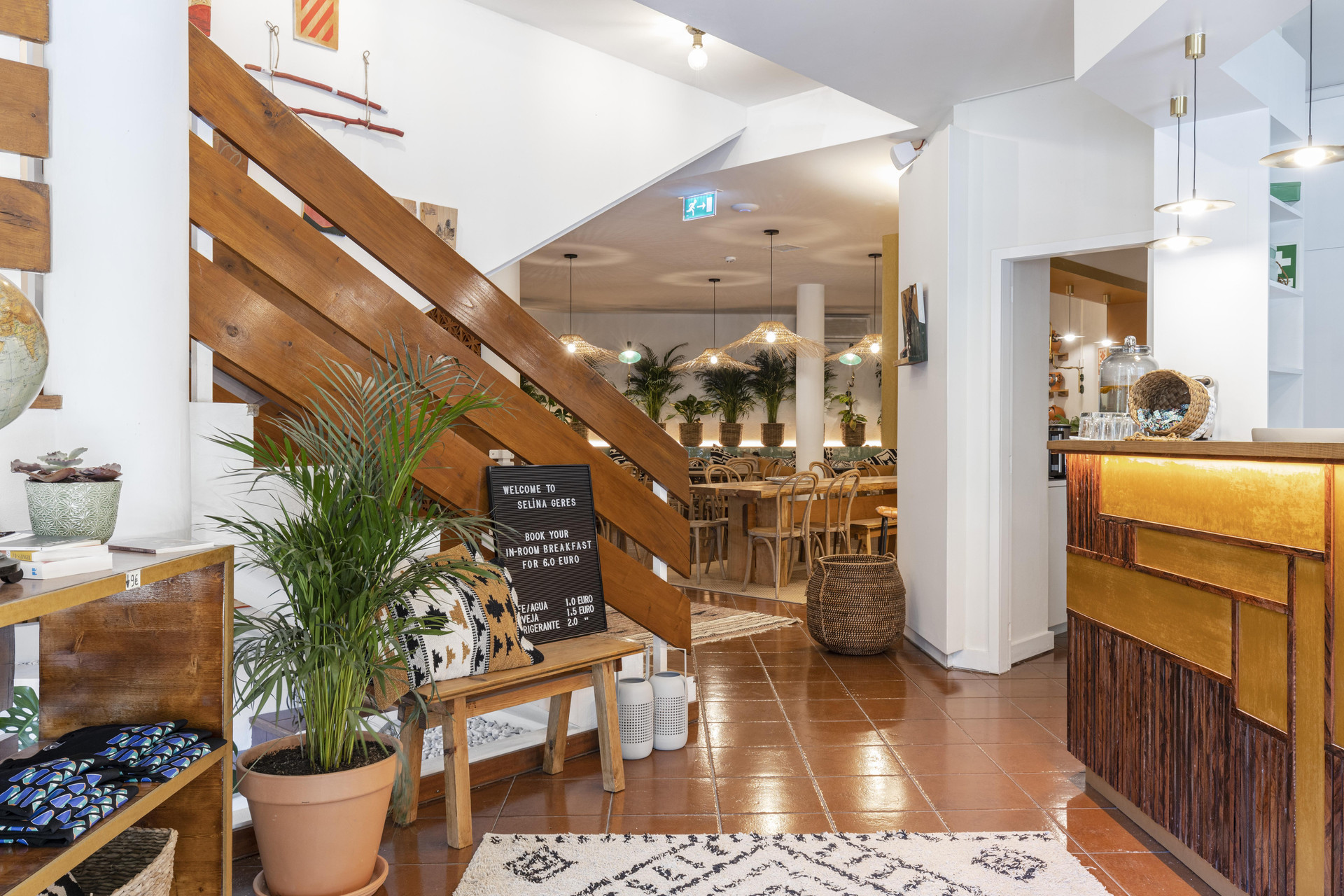 Vista Lobby Selina Geres