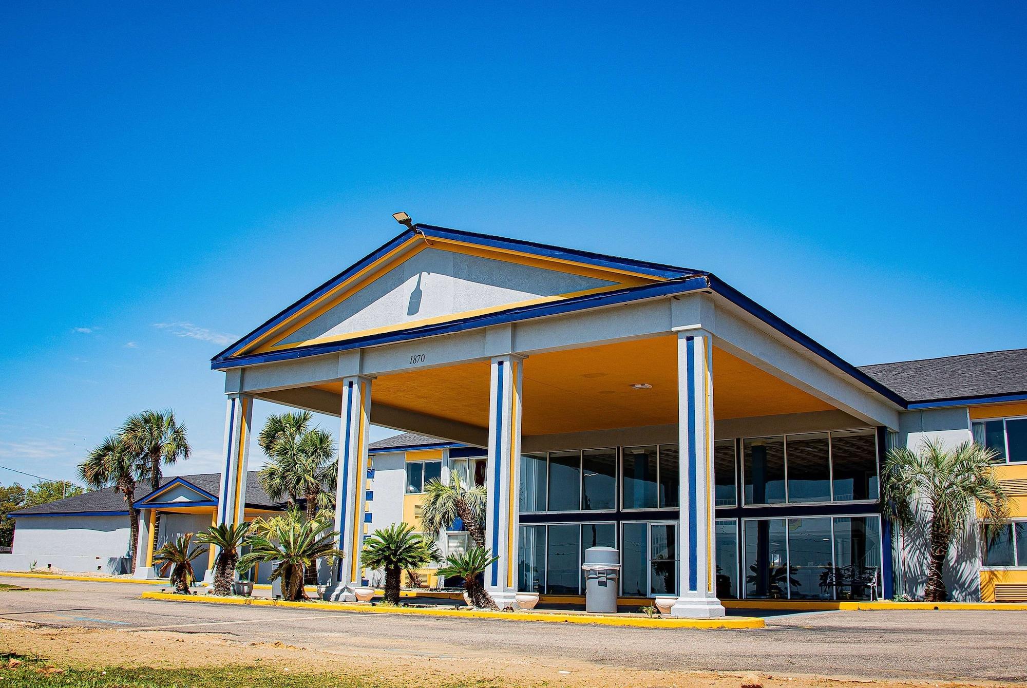 Varios Super 8 by Wyndham Biloxi