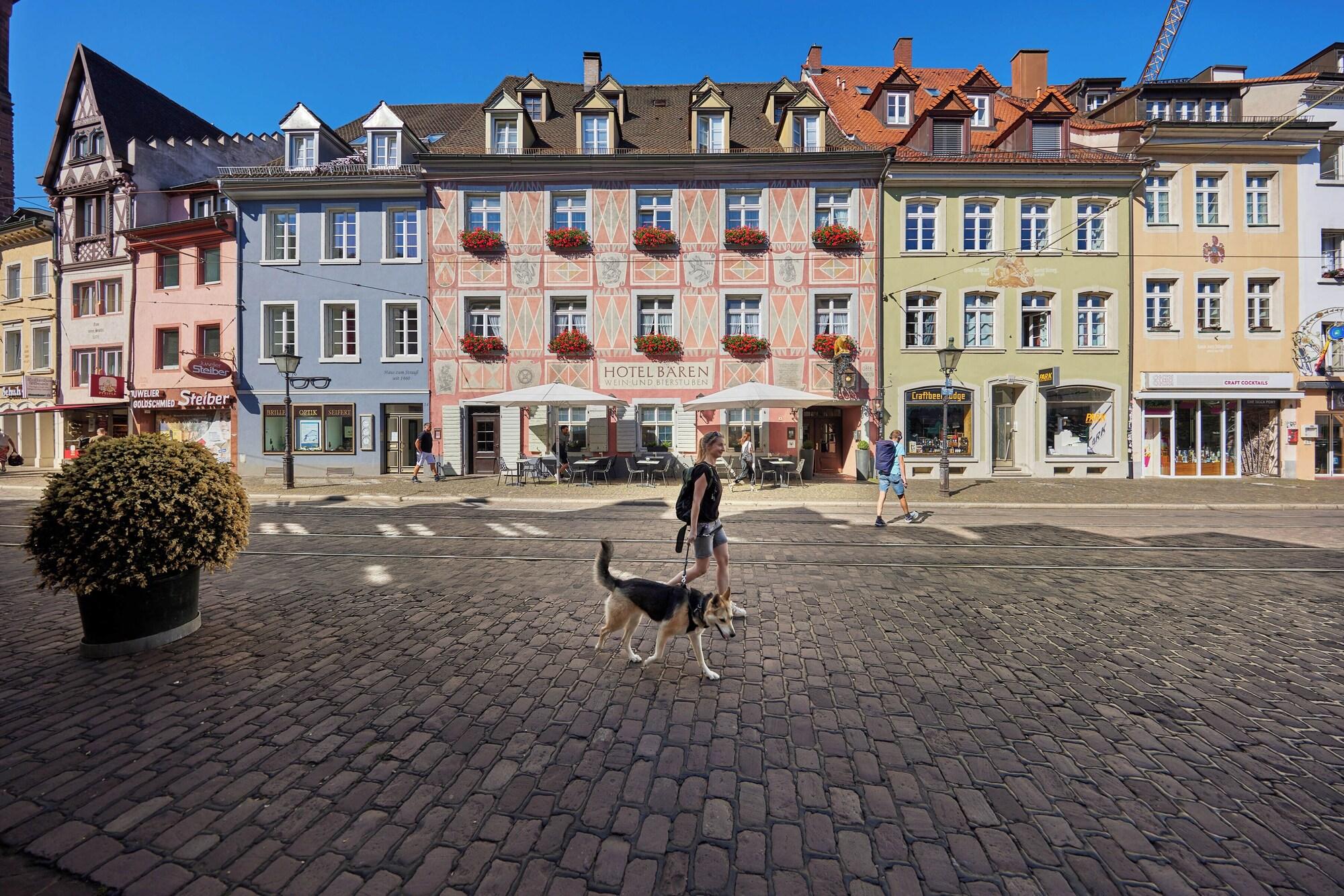 Varios Zum Roten Bären