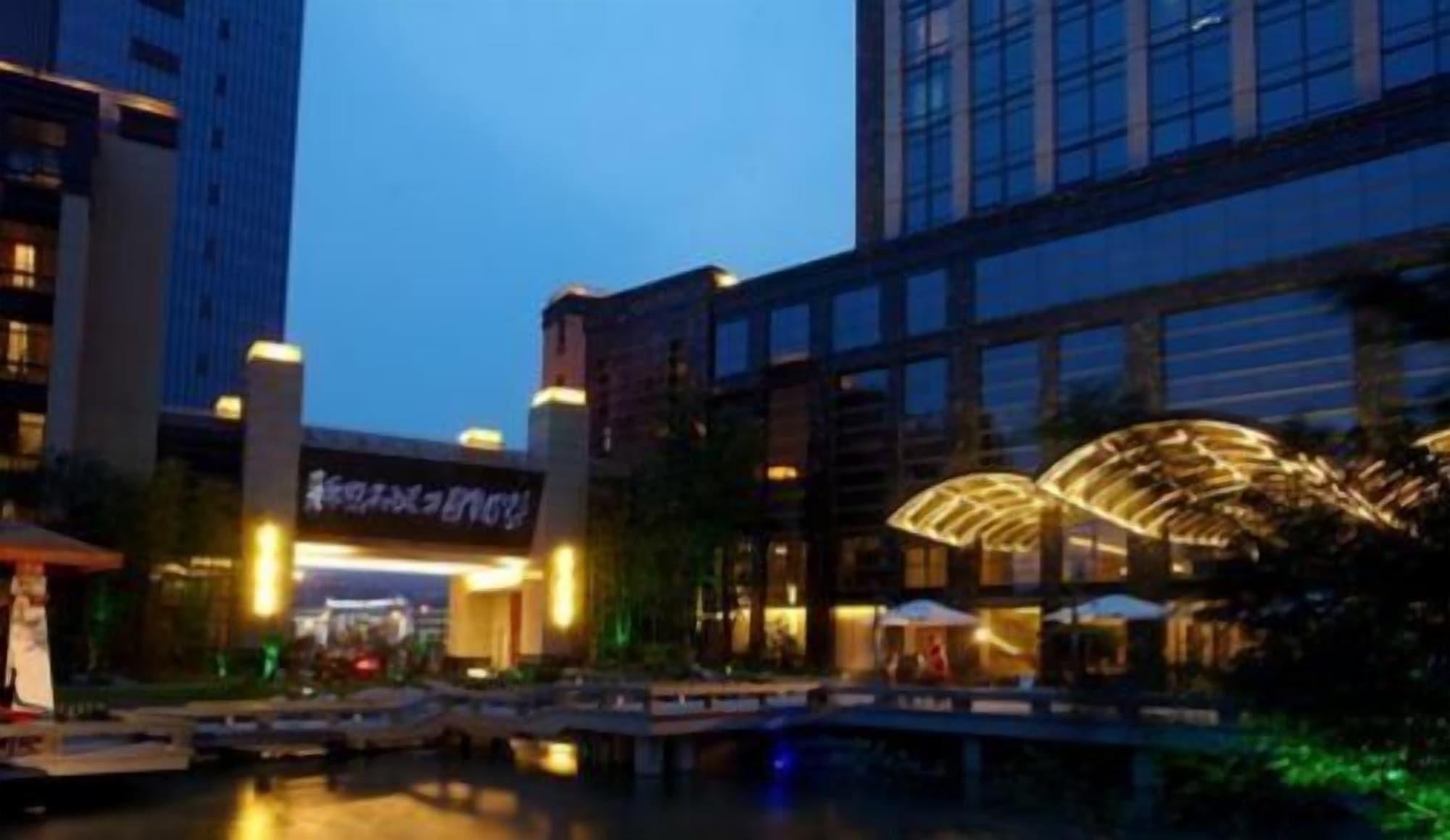 Vista Exterior New Century Grand Hotel Tonglu Hangzhou China