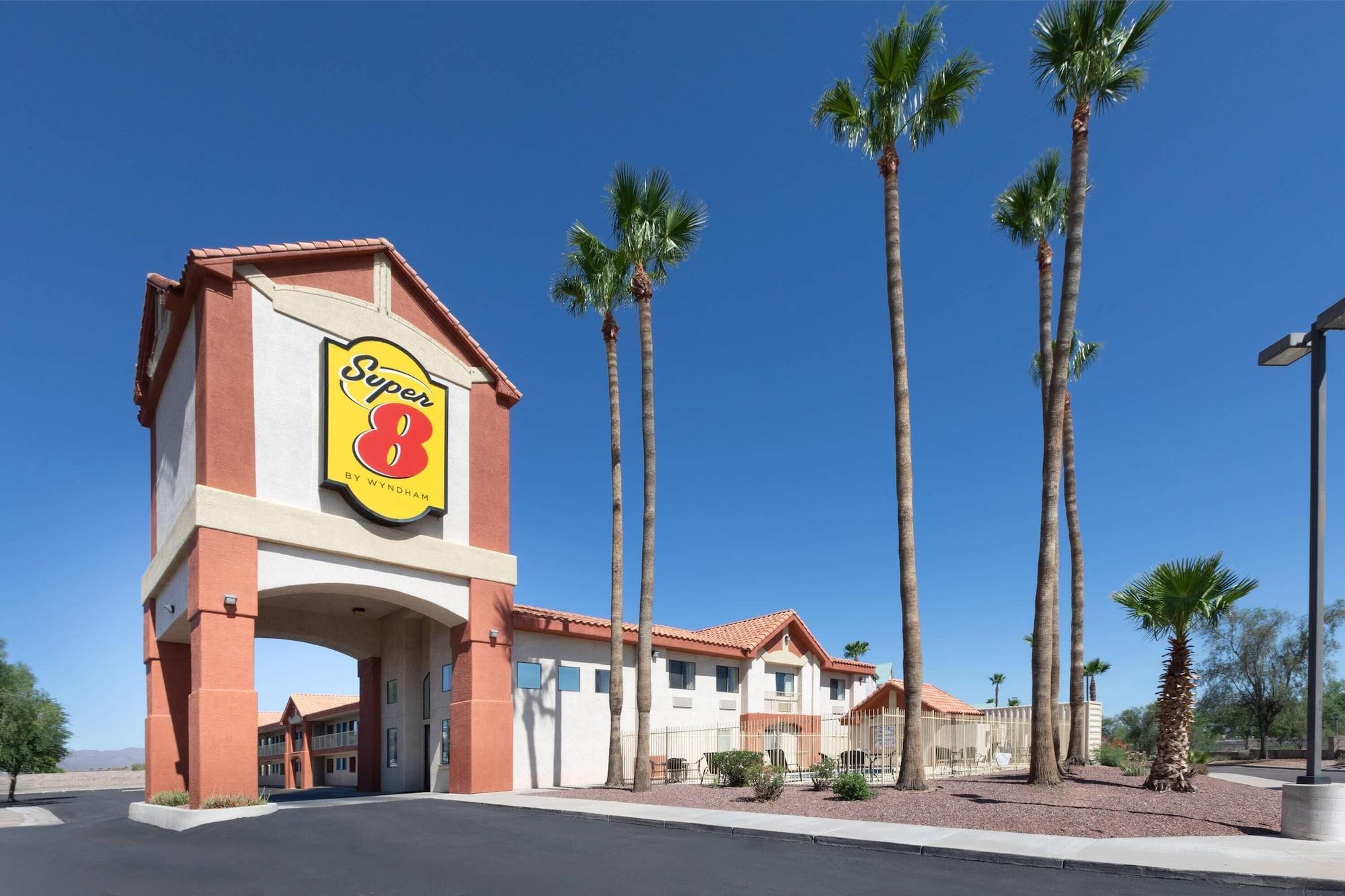 Vista Exterior Super 8 by Wyndham Tucson/Grant Road Area AZ