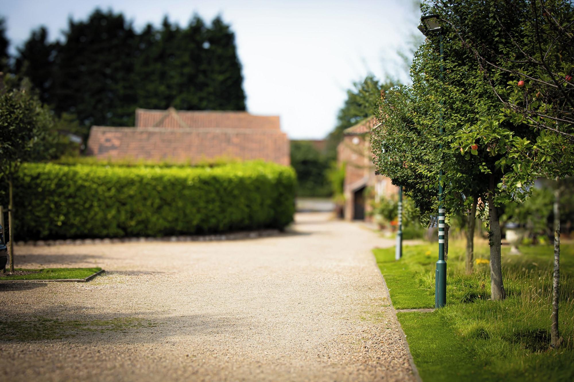 Varios Home Farm & Lodge