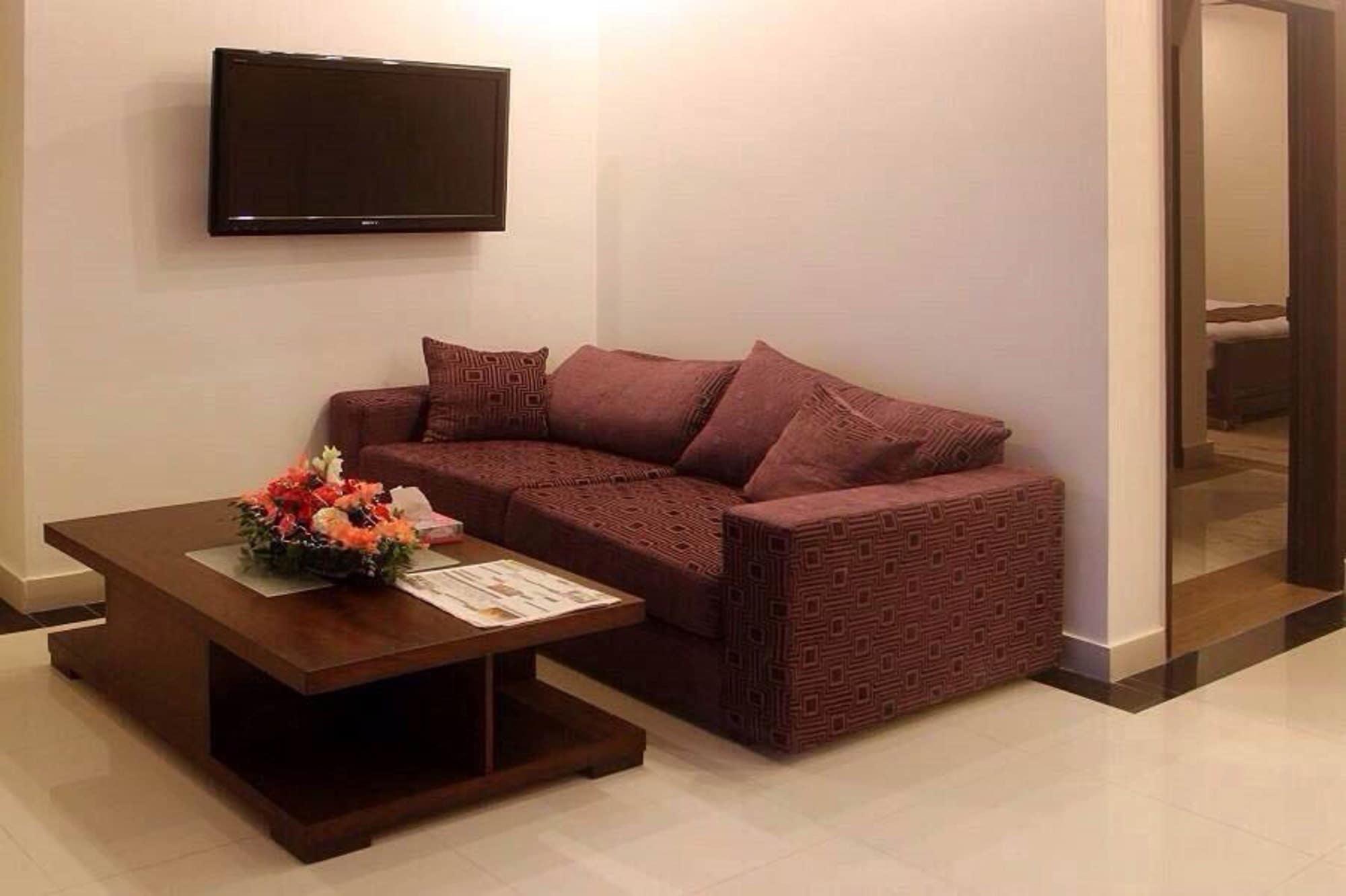 Vista Lobby British Hotel
