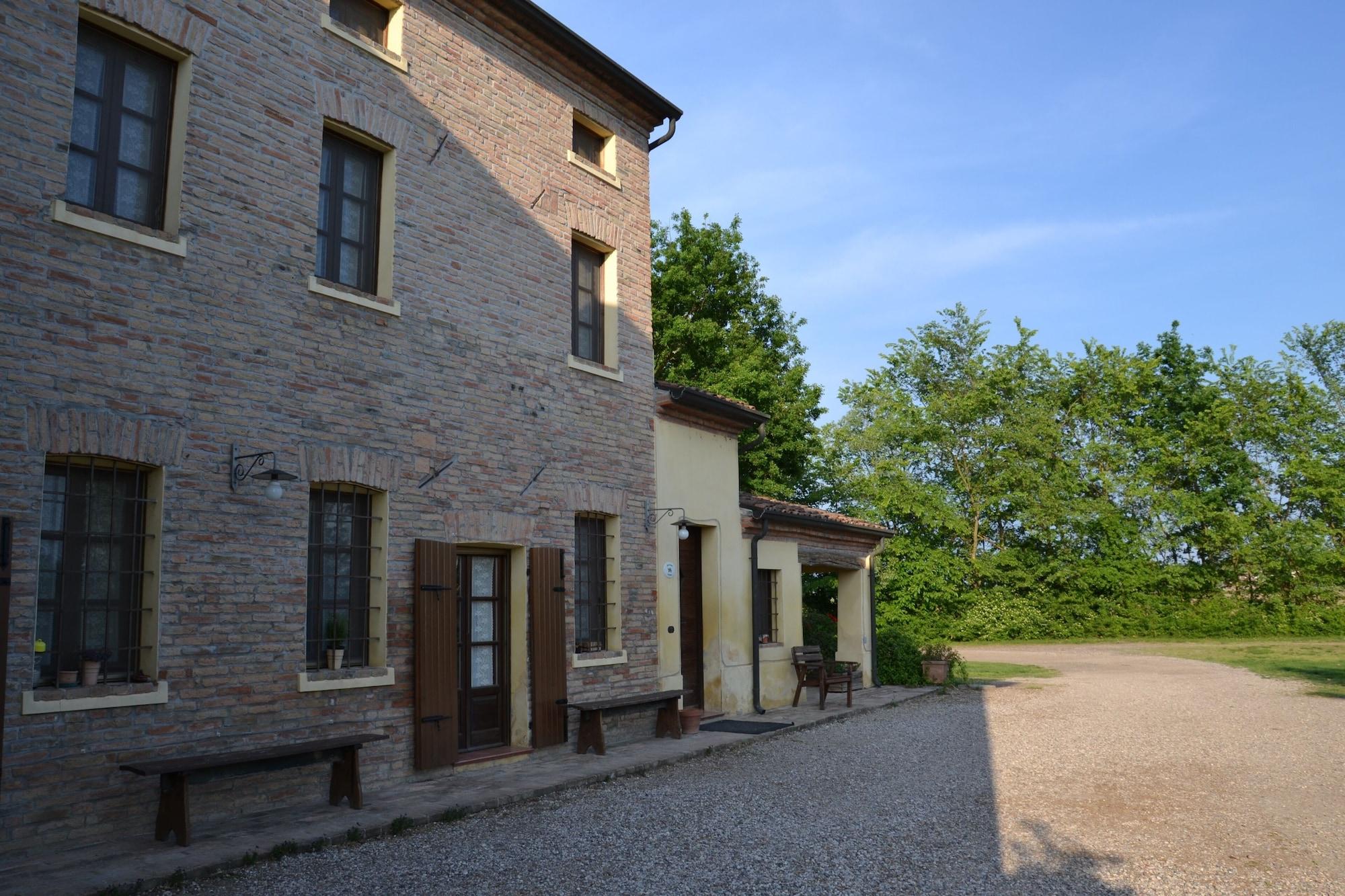 Vista Exterior Agriturismo La Rovere
