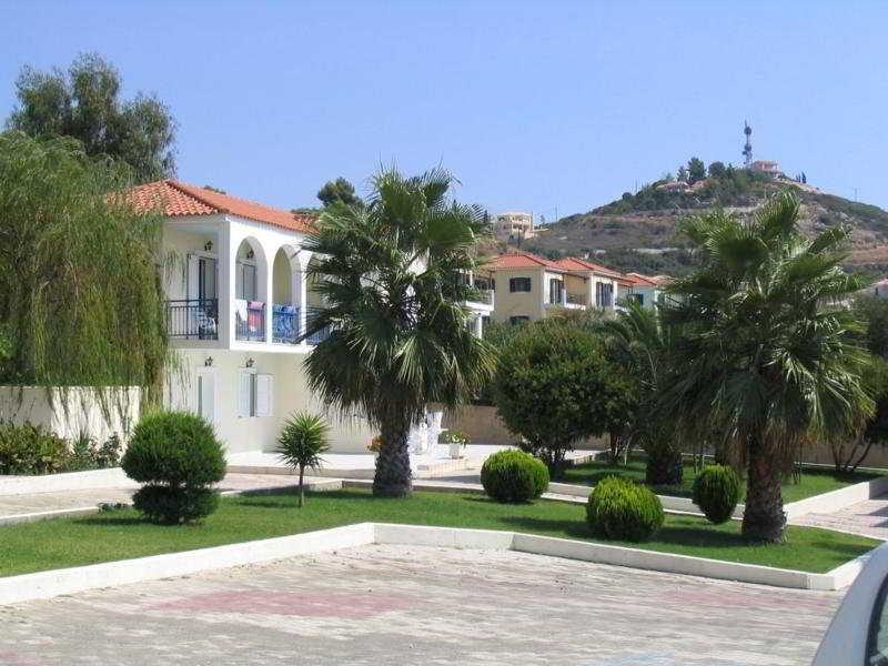 Vista Lobby Liberatos Village