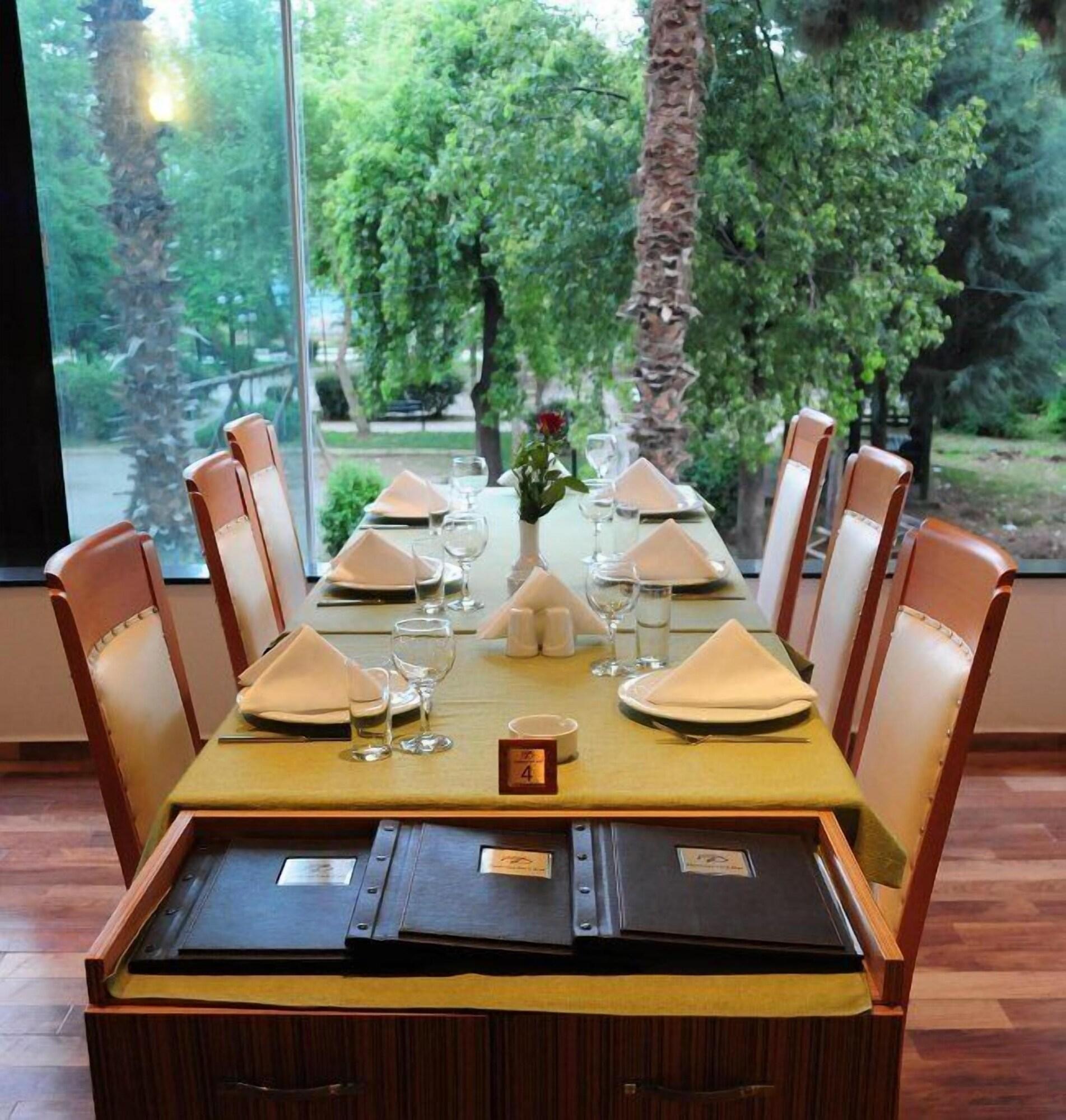 Restaurant Ziyapasa Park Hotel