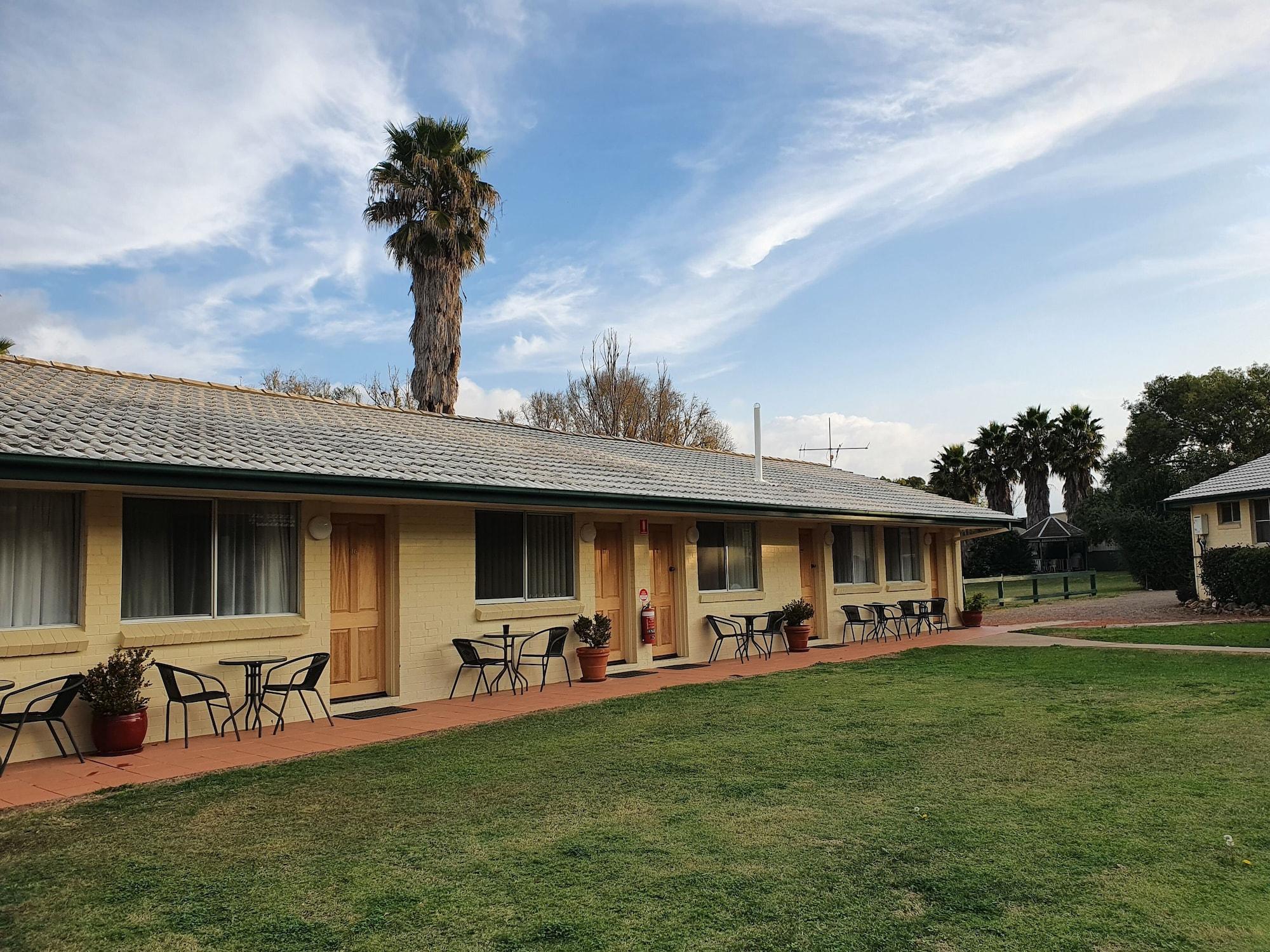 Vista Exterior The Aston Motel - Tamworth