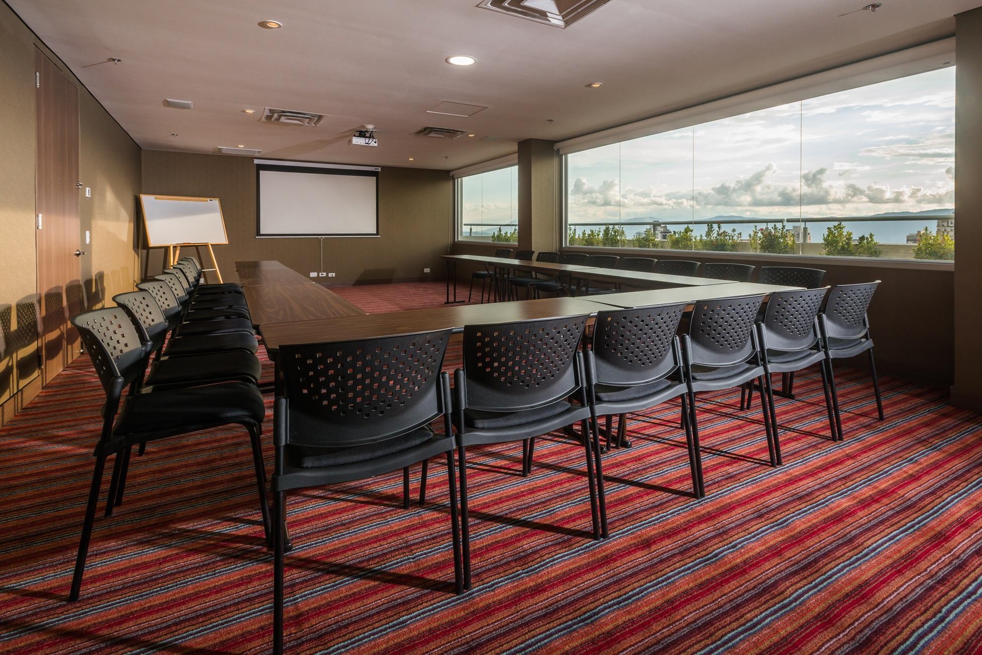 Sala de Reuniones Hampton by Hilton Bucaramanga