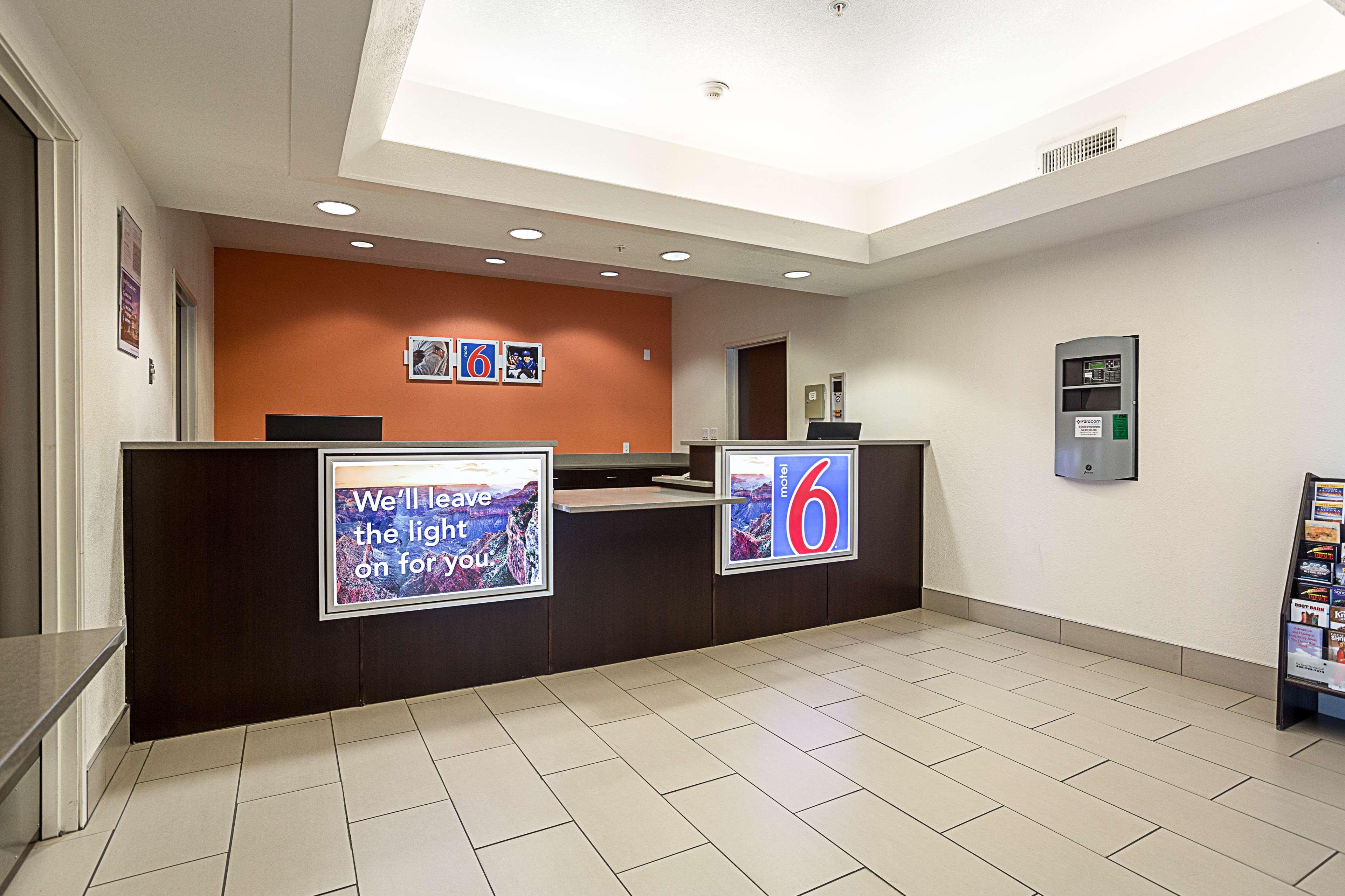 Vista Lobby Motel 6 Page, AZ