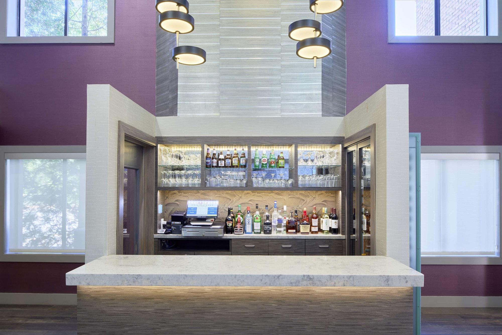Bar/Salón DoubleTree by Hilton Atlanta - Alpharetta