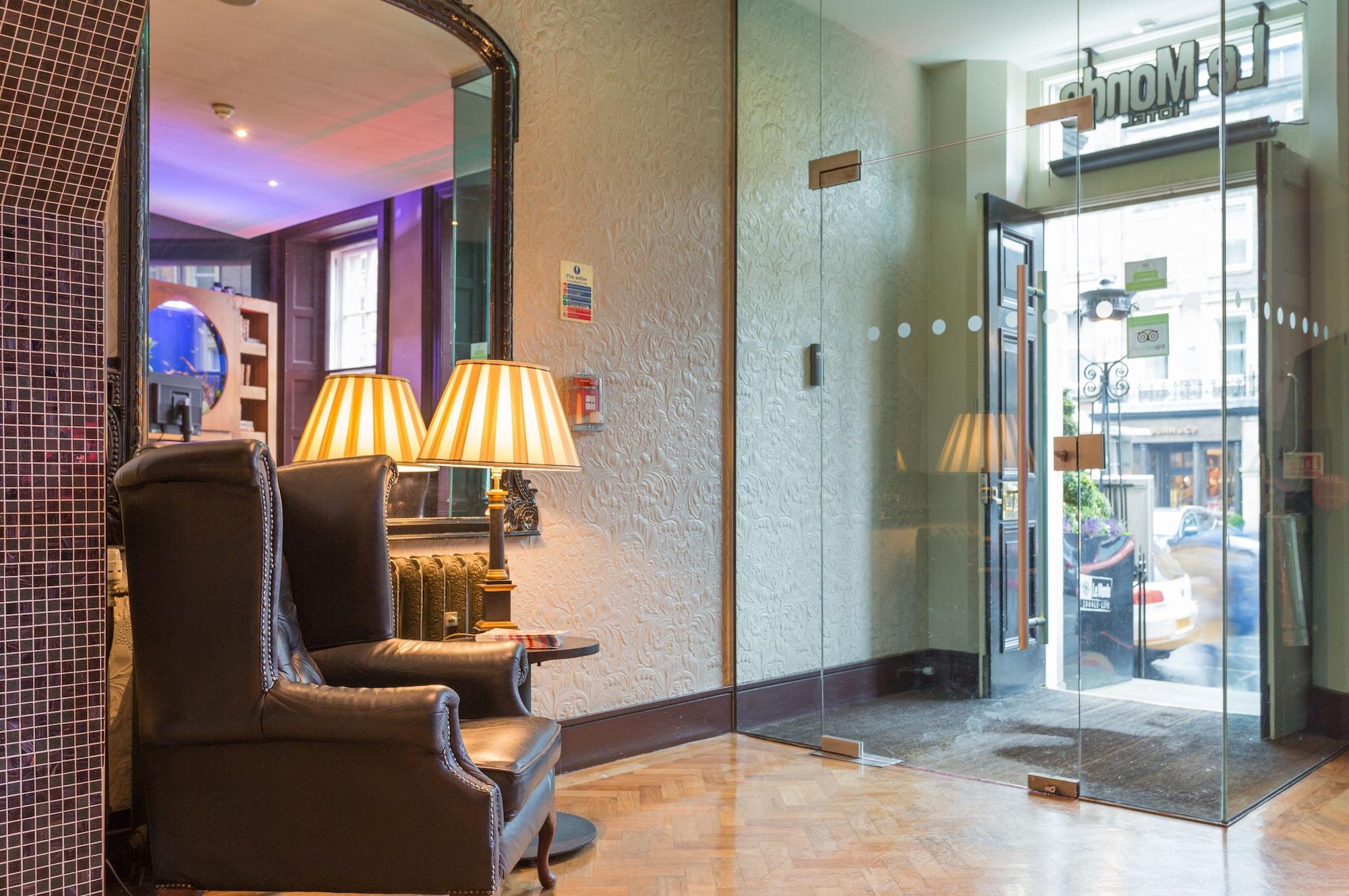 Vista Lobby Le Monde Hotel