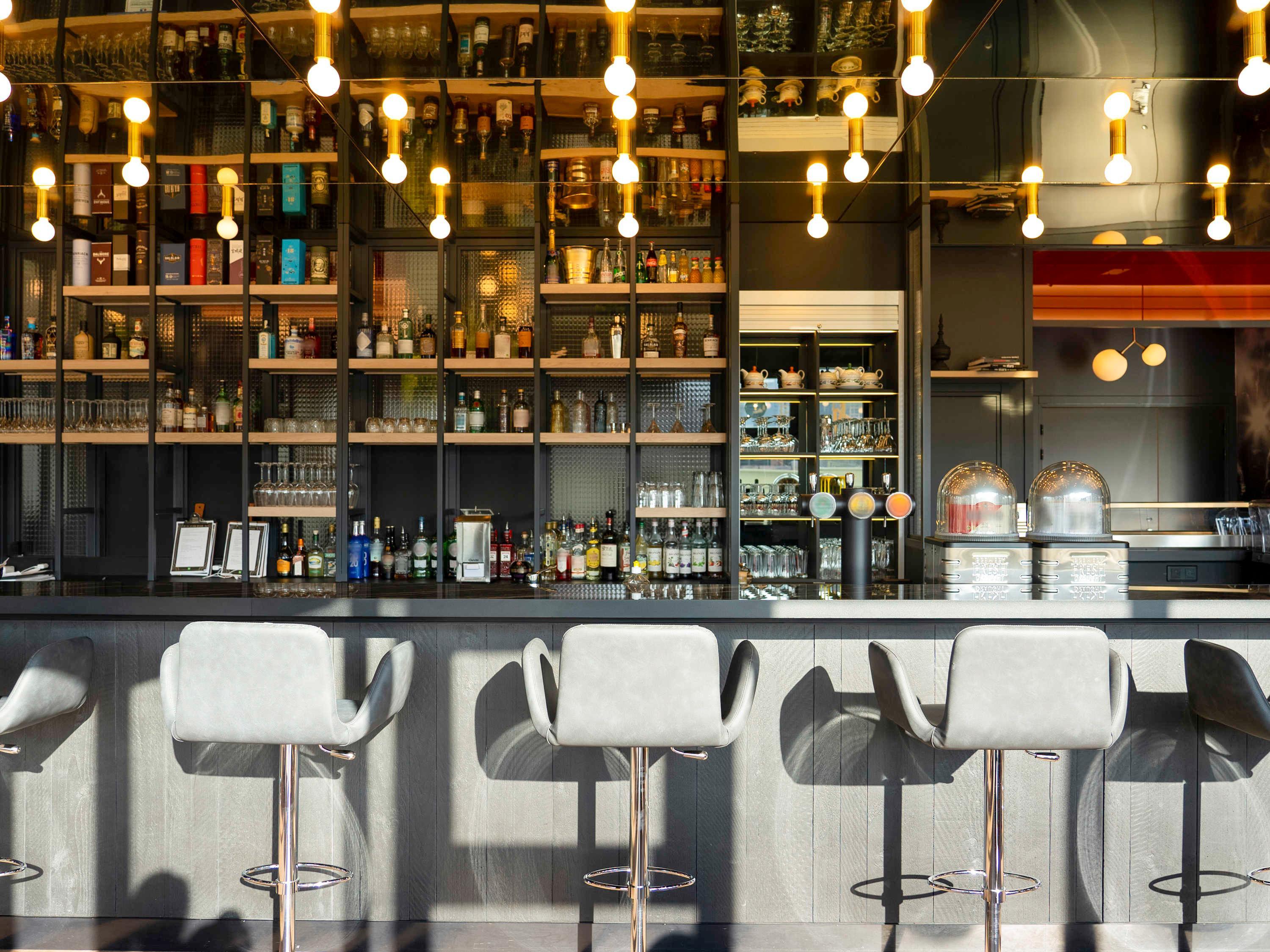 Bar/Salón Ibis Styles Arras Centre