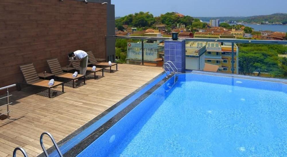 Vista Piscina Country Inn And Suites By Carlson, Goa Panjim