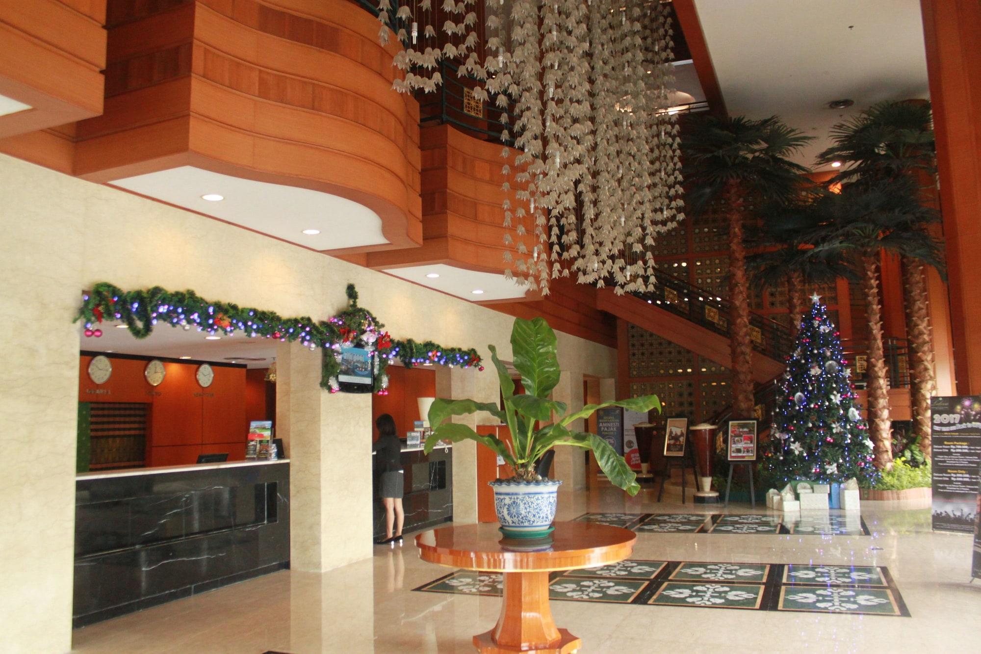 Vista Lobby Labersa Grand Hotel & Convention Center