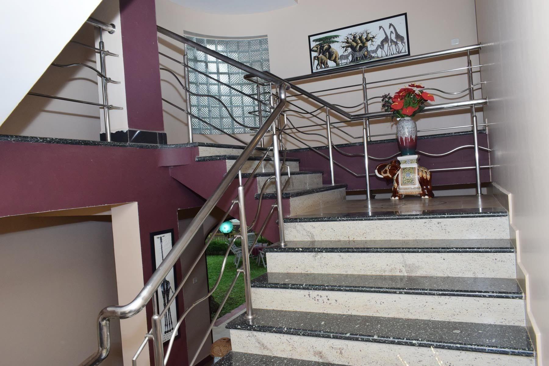 Vista Lobby Elegant Shades