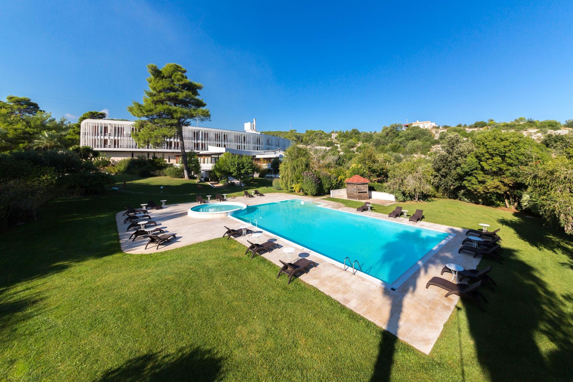 Vista Piscina Gusmay Resort – Hotel Gusmay & Suite Le Dune