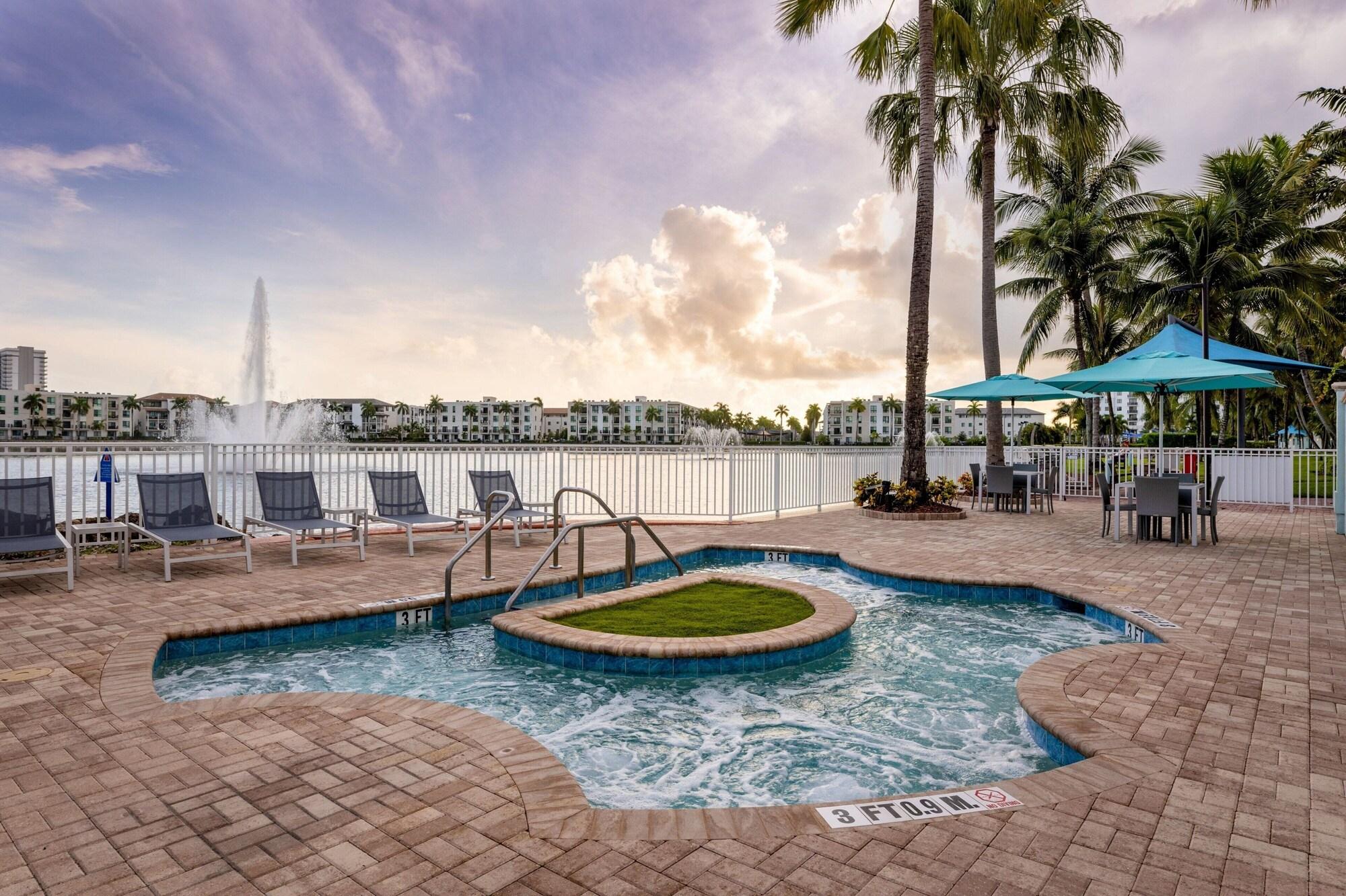 Vista Piscina Marriott's Villas at Doral