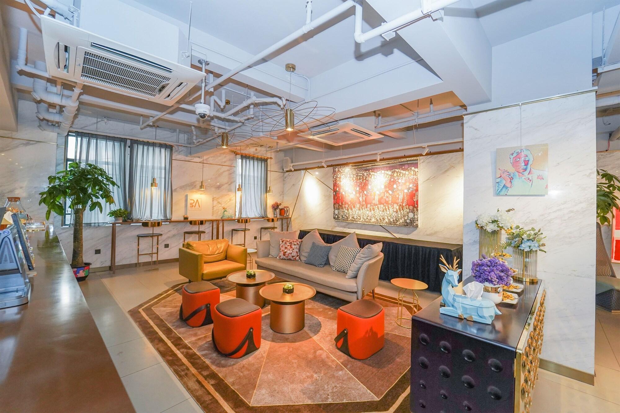 Varios No. 8 Art Hotel