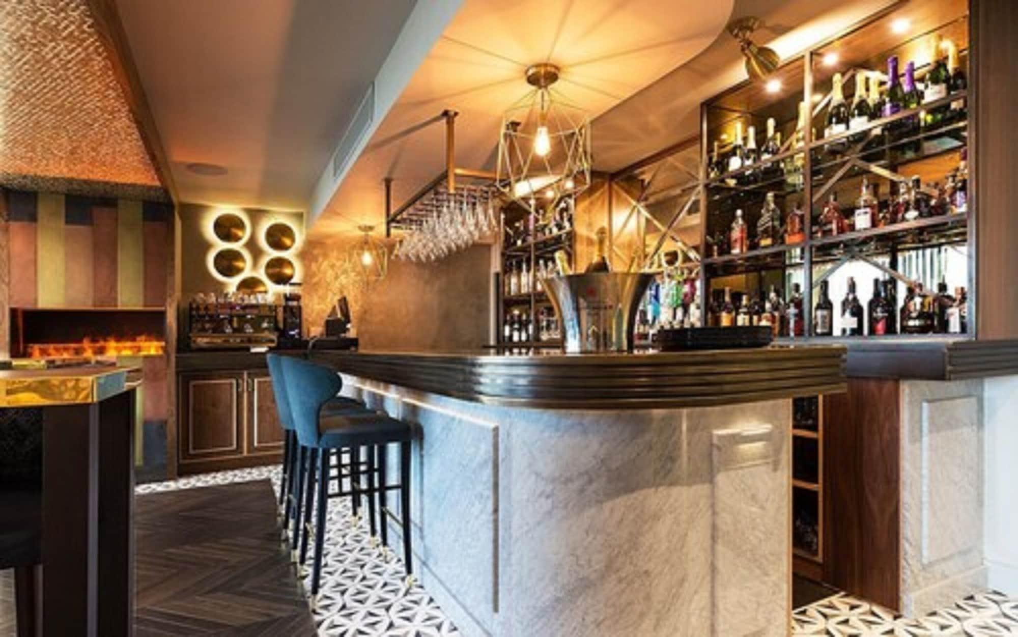 Bar/Salón Seven Hotel
