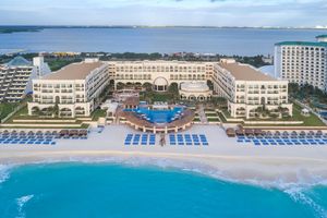 Hoteles Cerca de Playa Delfines a la Orilla del Mar