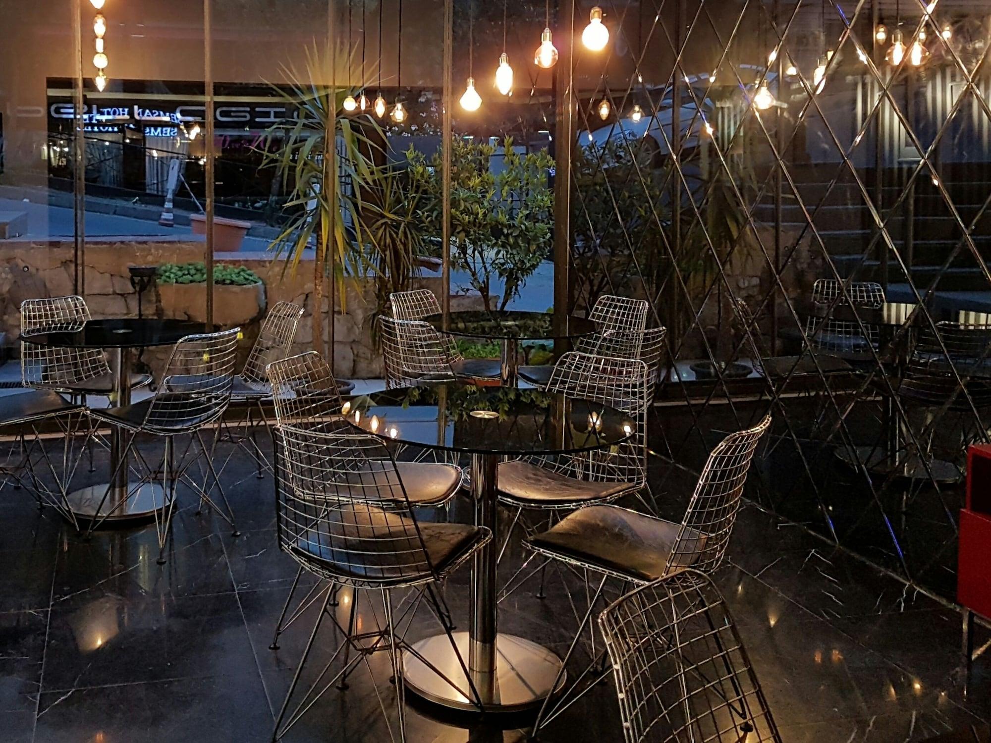 Bar/Salón Semsan Hotel