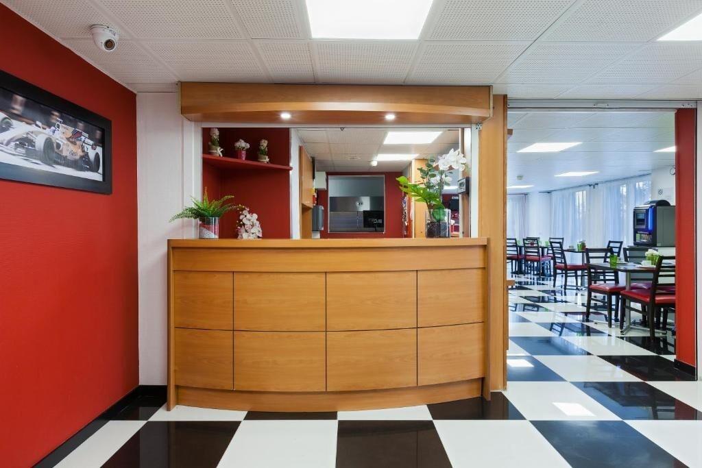 Vista Lobby Enzo Hotels Chalons en Champagne