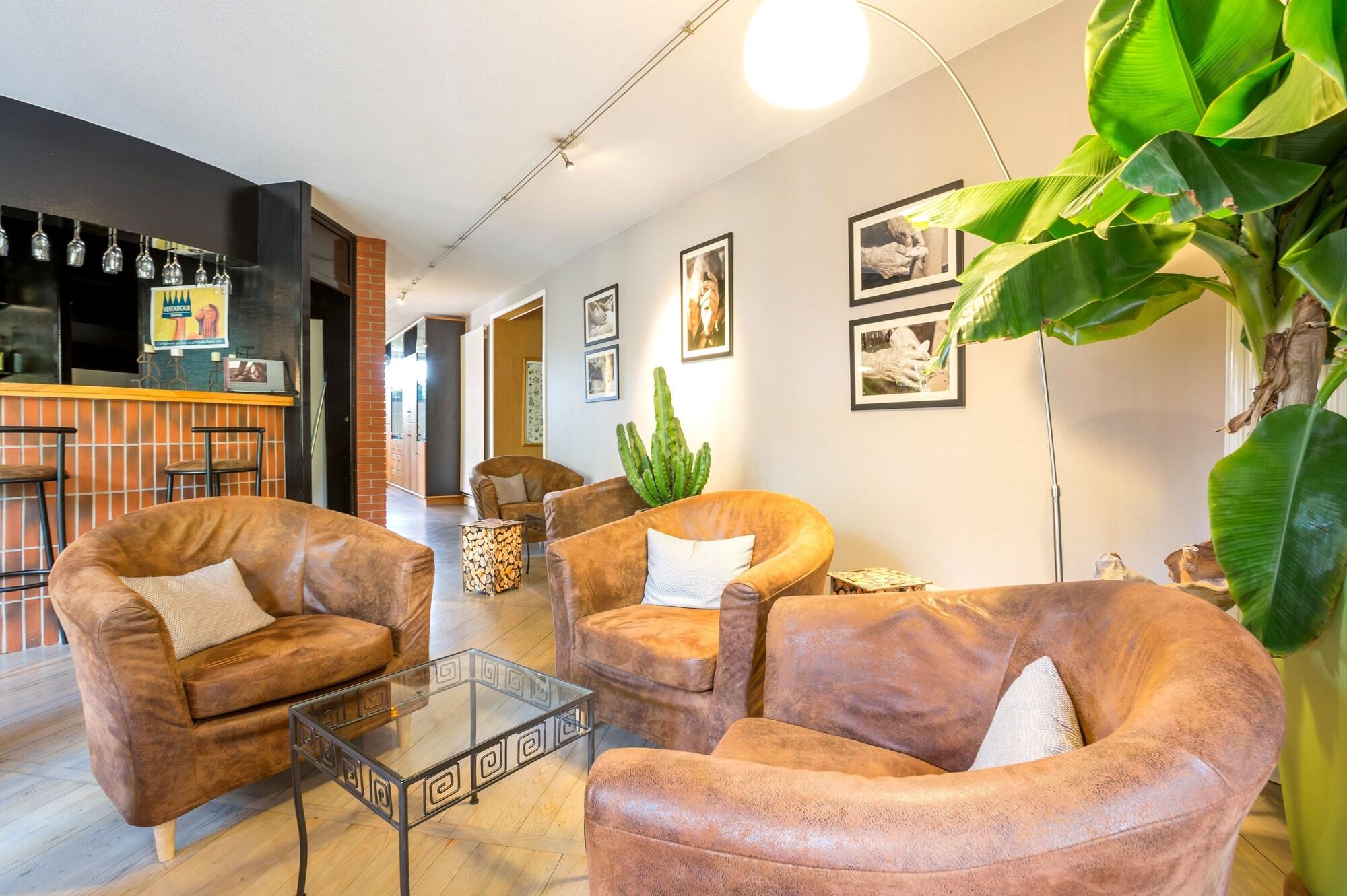 Bar/Salón Hôtel Restaurant La Tour