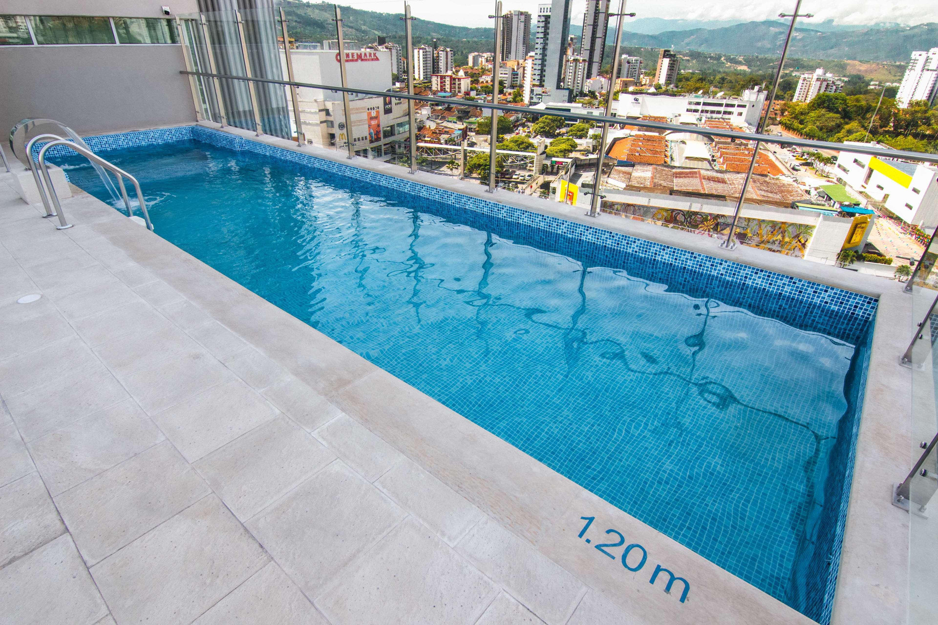 Vista Piscina Sonesta Hotel Bucaramanga