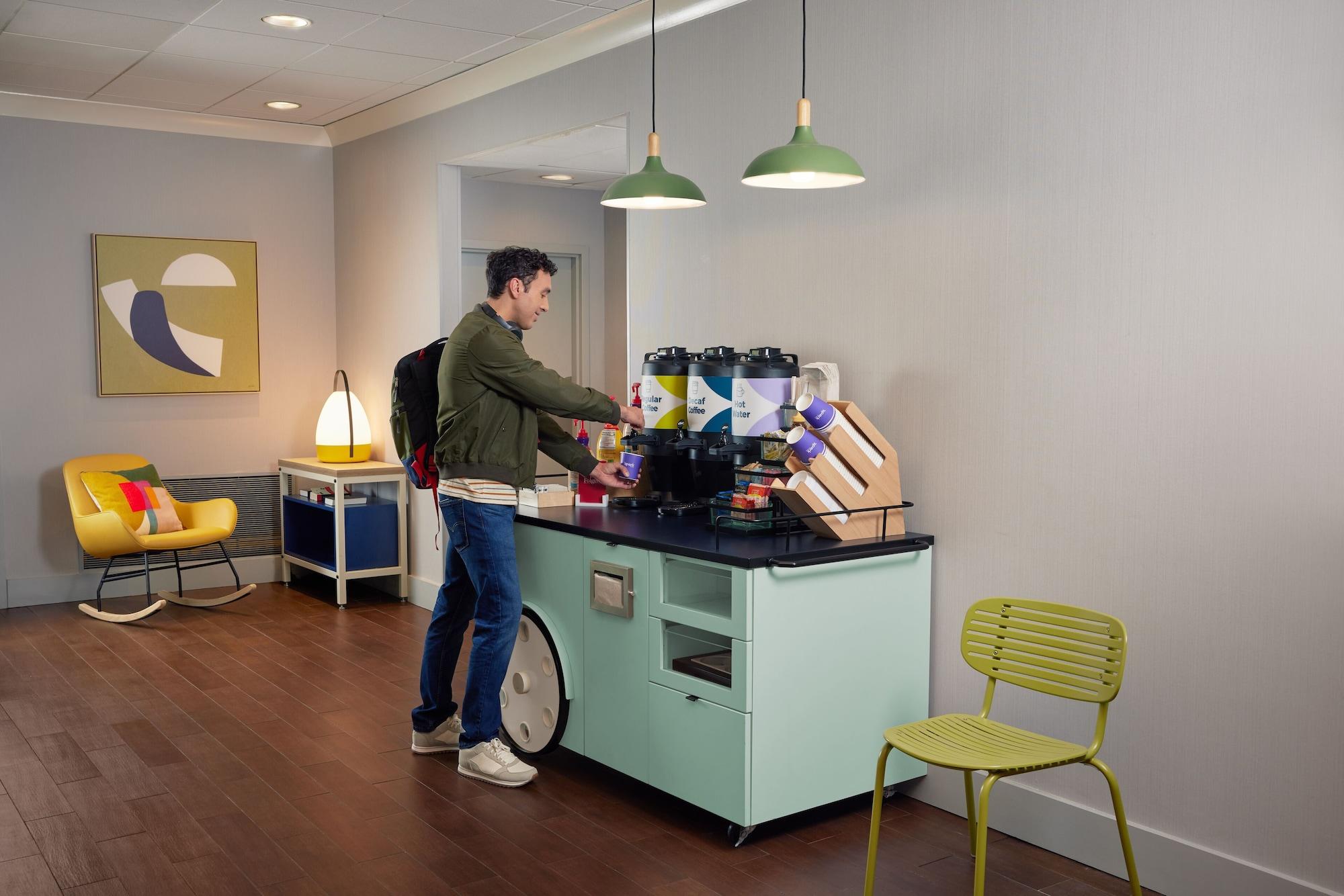 Bar/Salón Spark by Hilton Tifton