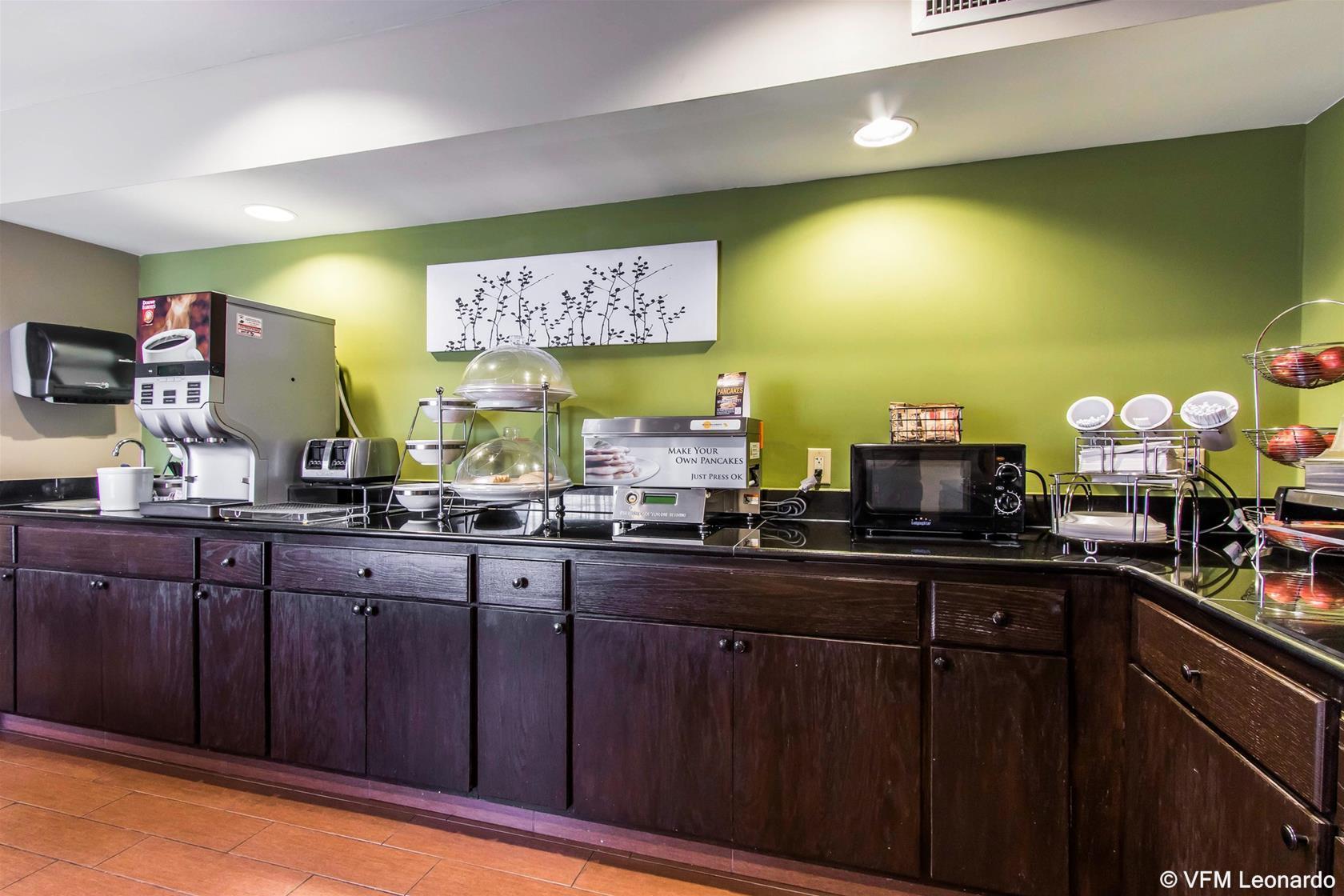 Vista Exterior Quality Inn Memphis Northeast near I-40